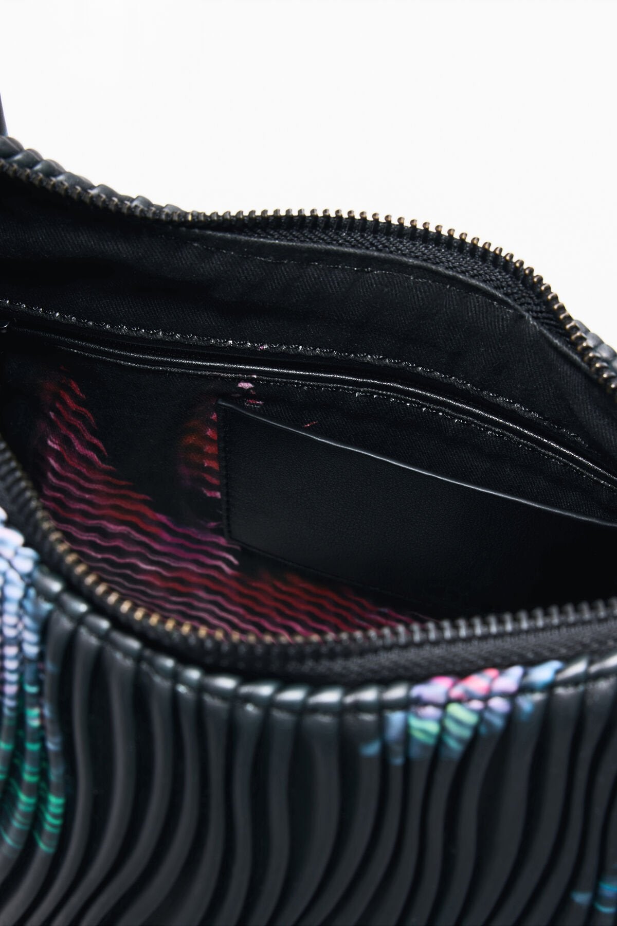 Дамска чанта Medium oval-shaped shoulder bag
26SAXP57 2000 Black inside view