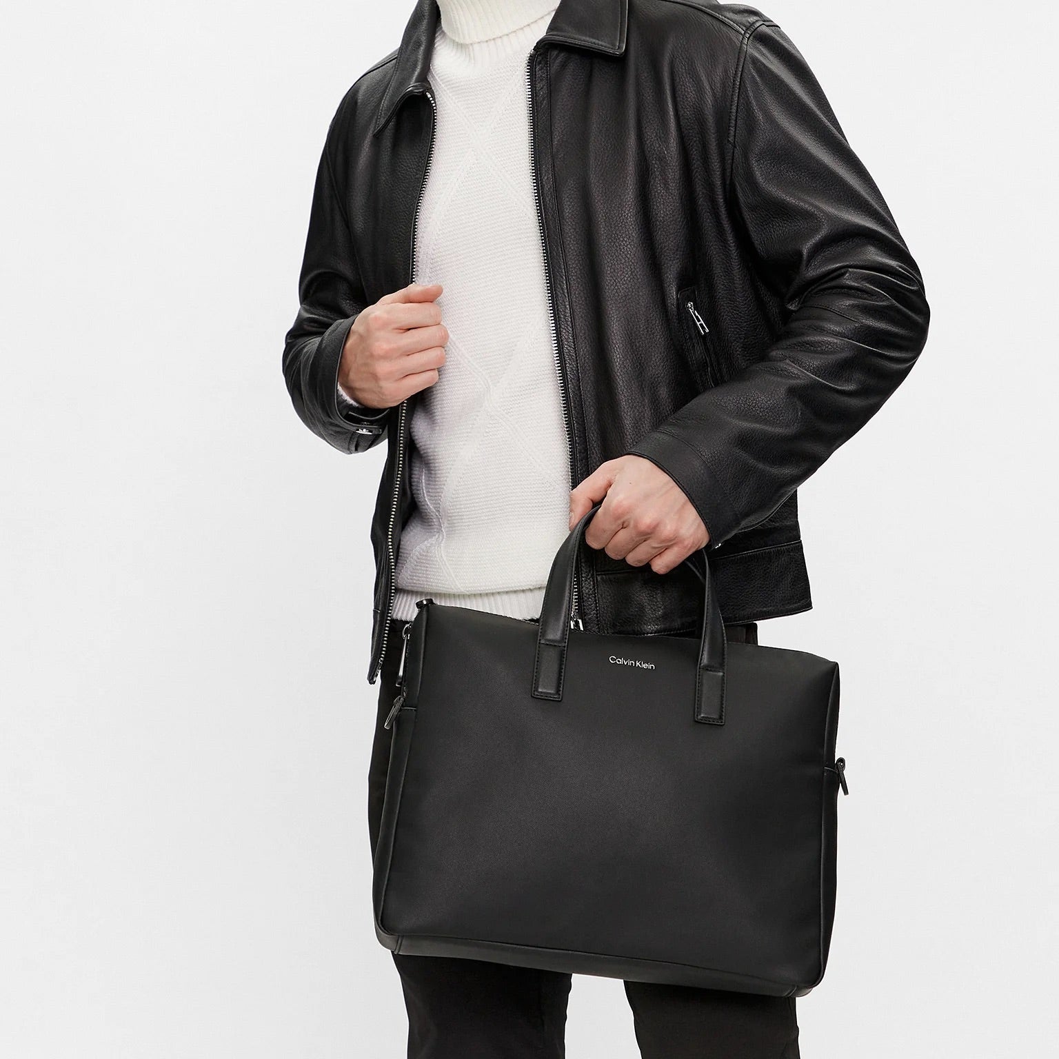 Мъжка бизнес чанта за документи Men’s business laptop bag Calvin Klein
K50K511221 BEH lifestyle view