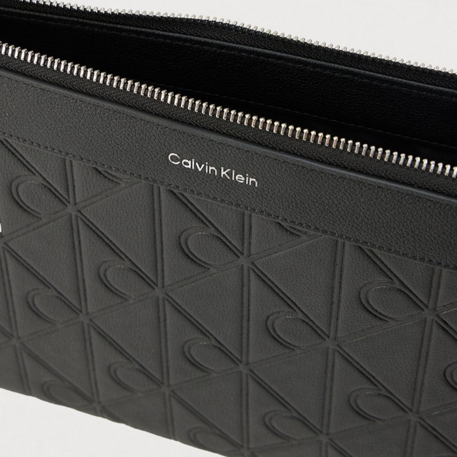 Клъч чанта Men’s clutch bag Calvin Klein
LV04D1180G UB1 Black logo view