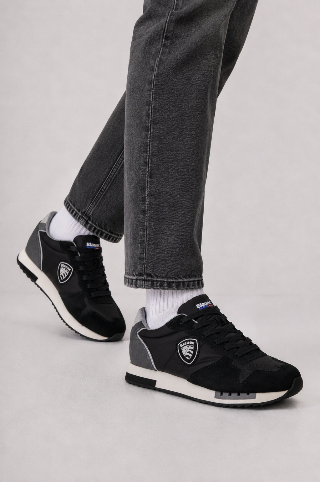 Мъжки маратонки Men’s sneakers Blauer
F6QUEENS05MES Black lifestyle view