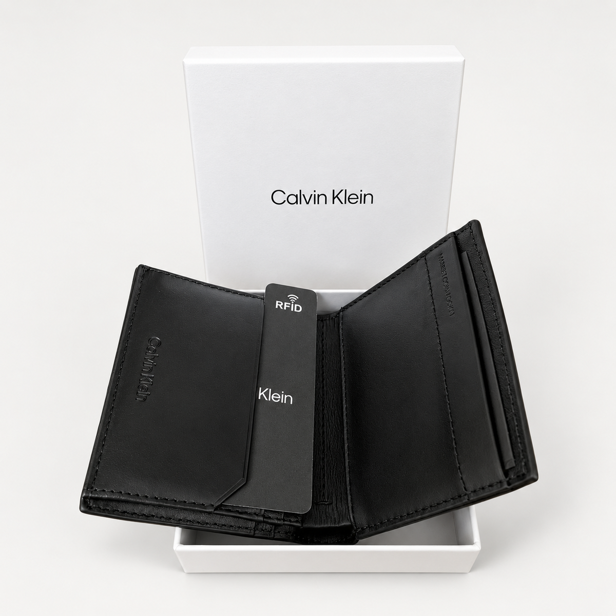 Мъжки вертикален портфейл Men's vertical wallet Calvin Klein K50K510196 0II Black inside view