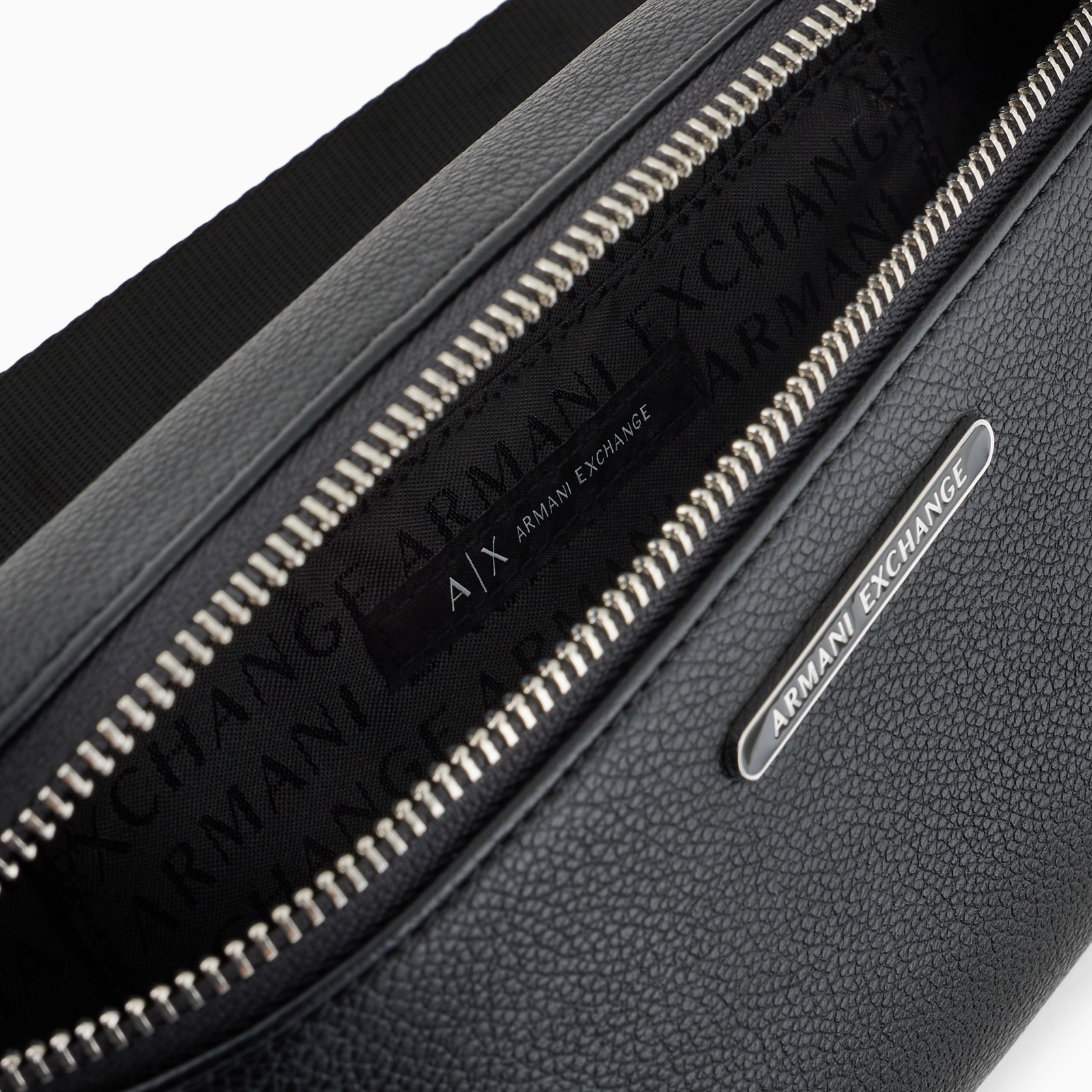 Мъжка чанта банан Men’s waist bag Armani Exchange XM000848 AF12134 UC001 Inside view