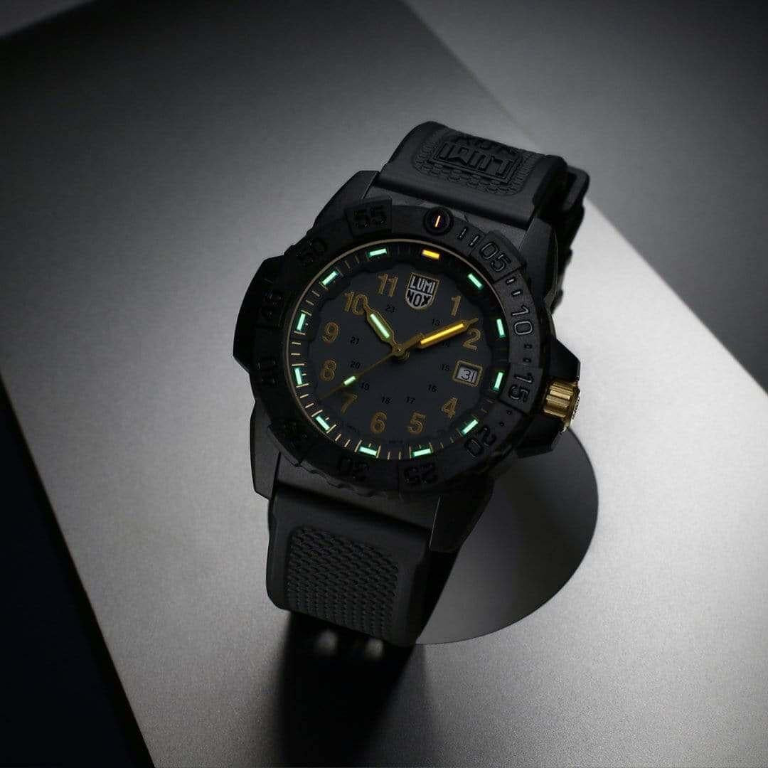 Мъжки часовник Men’s watch Luminox Navy Seal XS3508GOLD social media night view