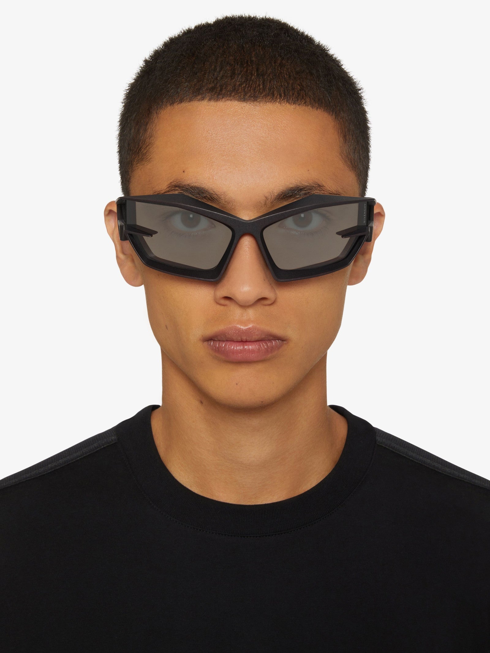 Слънчеви очила Unisex sunglasses Givenchy GIV CUT BR007GR04 A008 Black Nero lifestyle view 2
