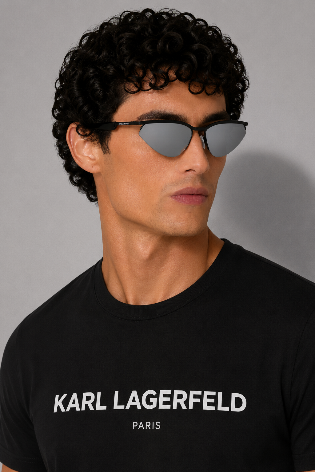 Слънчеви очила Unisex sunglasses KARL LAGERFELD KL352S 001 Black lifestyle view