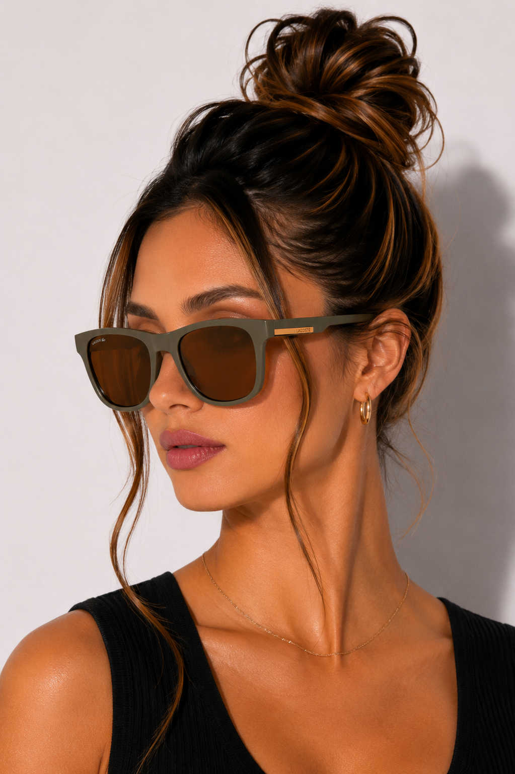 Слънчеви очила Unisex sunglasses LACOSTE
L969S 317 Military Green lifestyle view 2