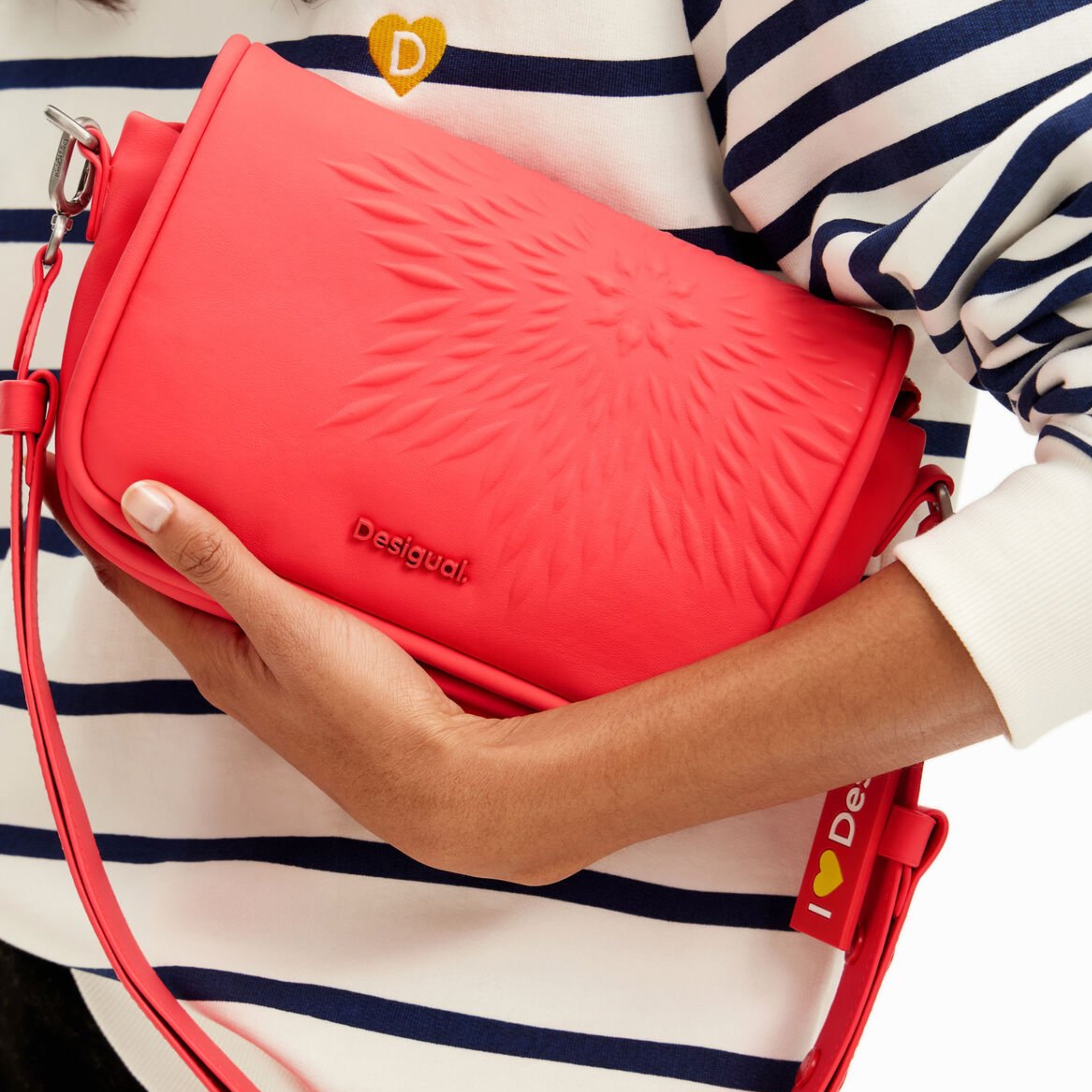 Дамска чанта Women’s S Star shoulder bag Desigual 24SAXP73 7019 Red lifestyle view