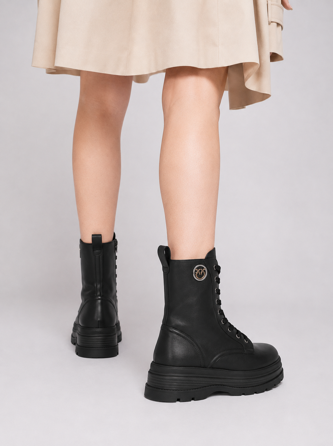 Дамски боти Women’s ankle boots Pinko
SD0689P001Z99 Black lifestyle view
