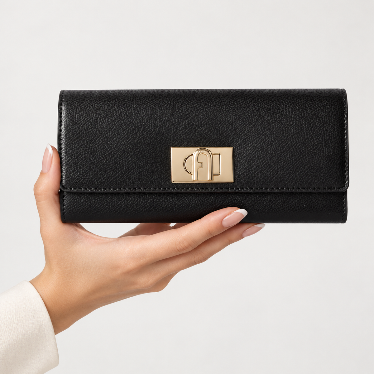 Women’s clutch wallet Furla 1927 Continental XL
PCV0ACO_ARE000_1007_O6000 Black