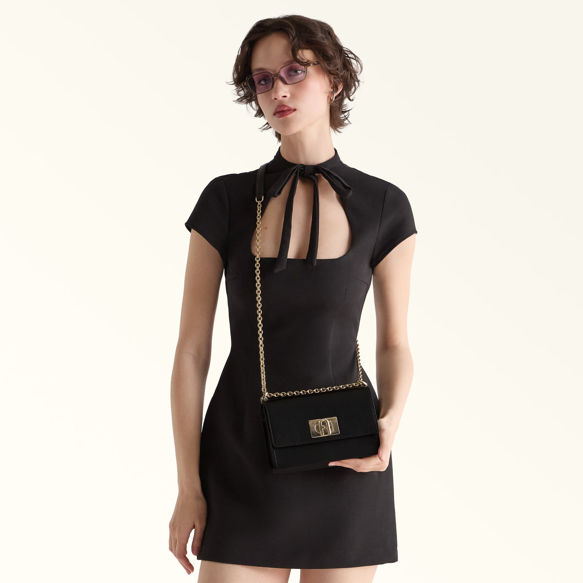 Women’s crossbody bag Furla 1927 Mini
BAFKACO_ARE000_9161 O6000 Black lifestyle view 2