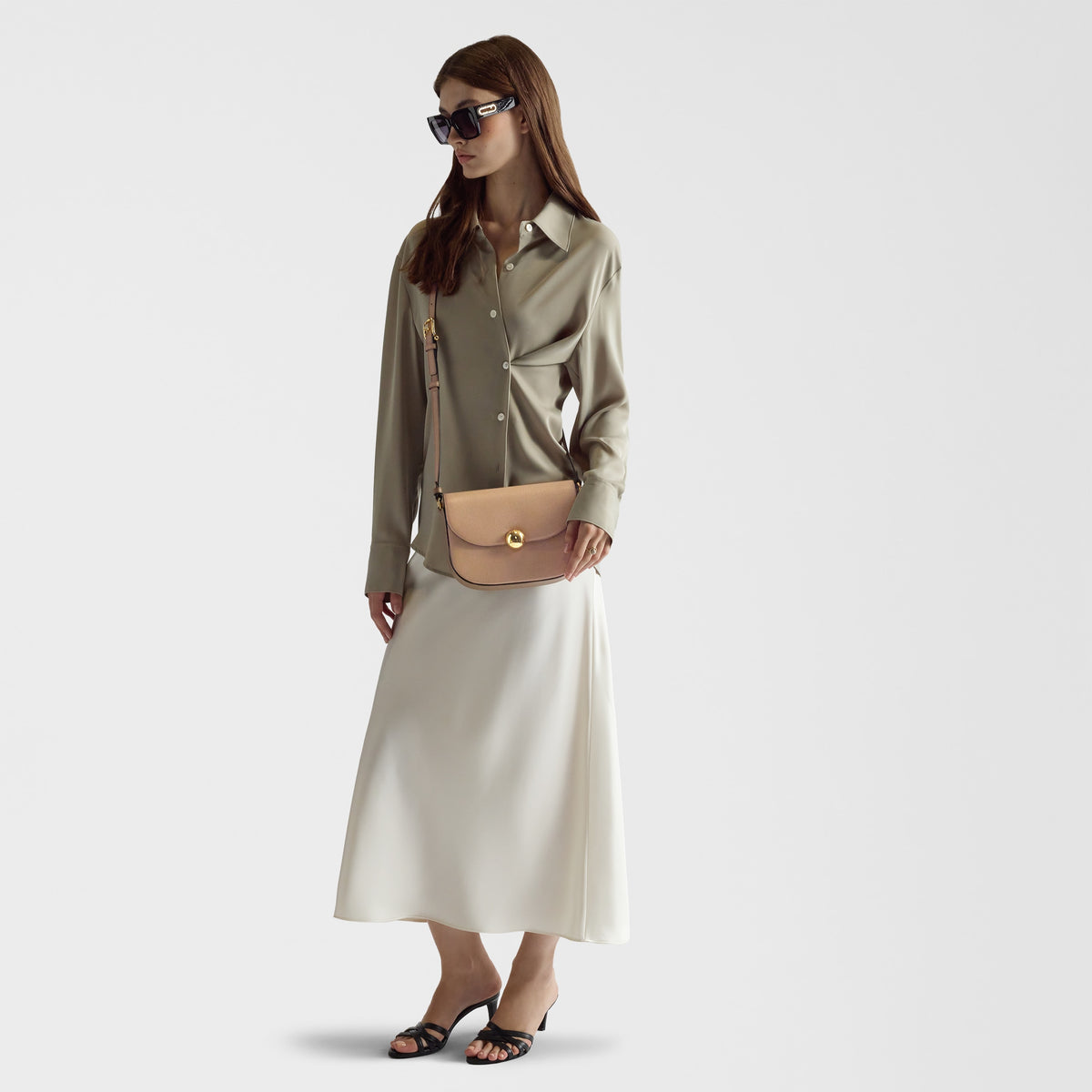 Women’s crossbody bag Furla Moonlight S
WB01887_BX3036_1002_4489S Toffee lifestyle view 2