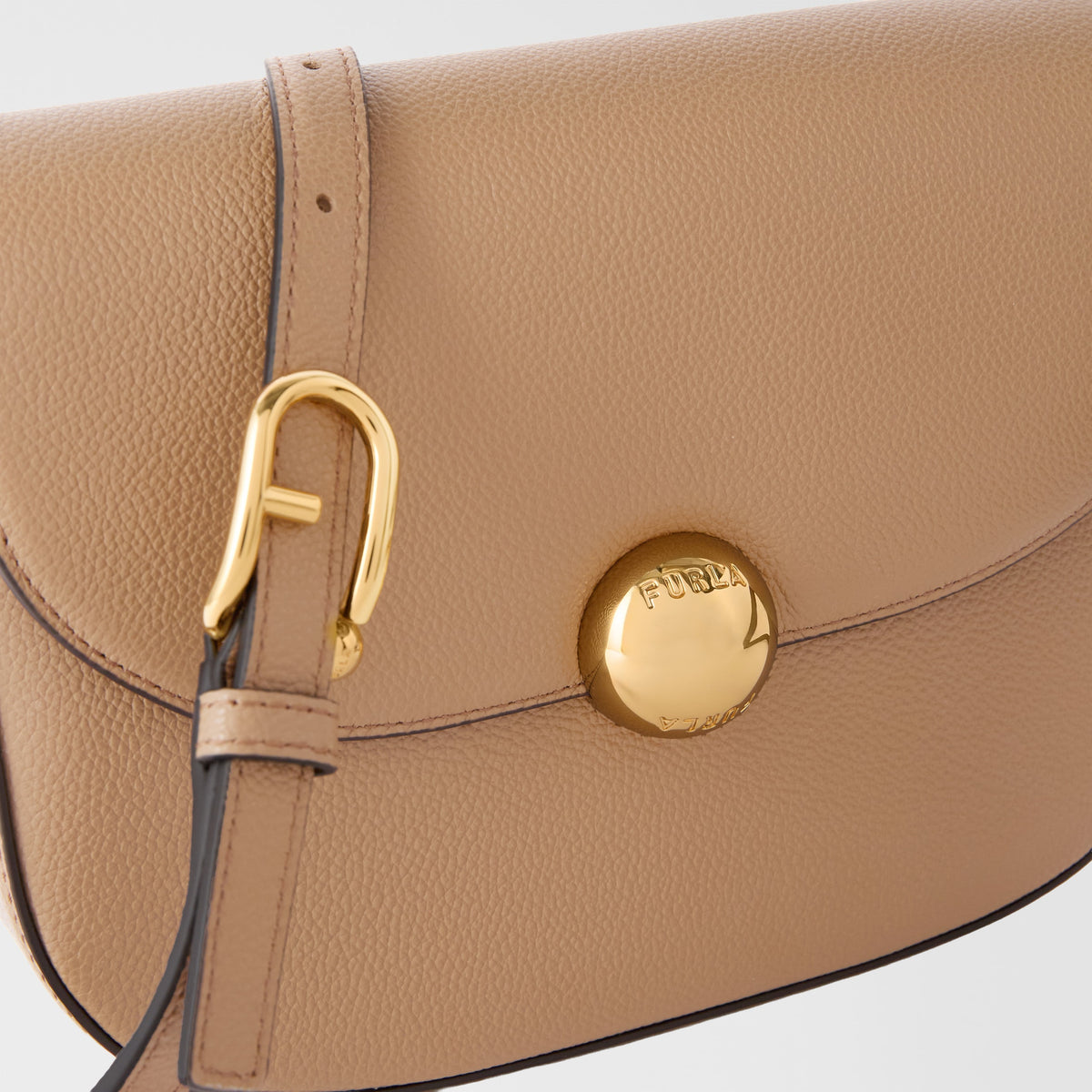 Women’s crossbody bag Furla Moonlight S
WB01887_BX3036_1002_4489S Toffee lock view