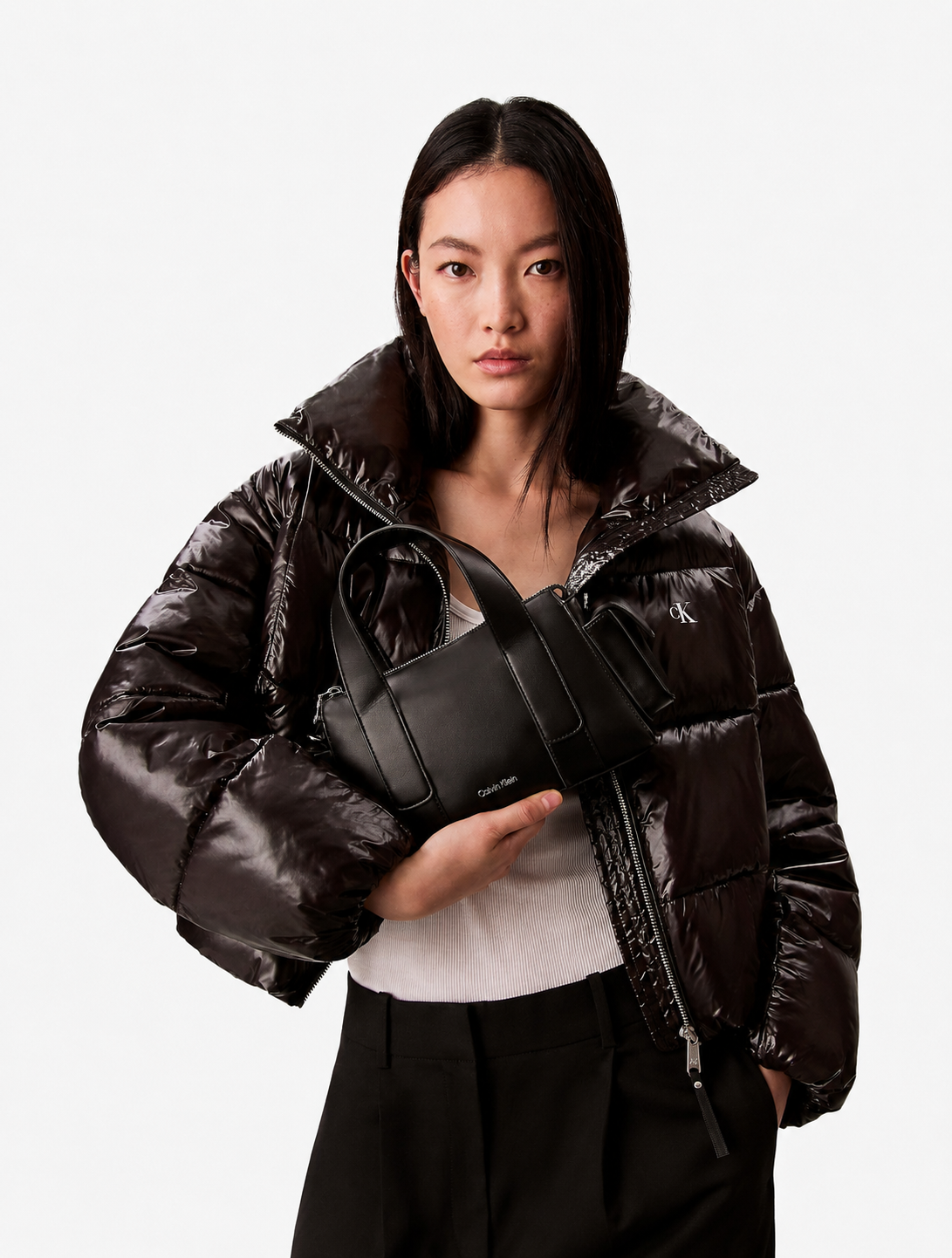 Дамска чанта Women’s handbag Calvin Klein
LV04F3291G YIP Black lifestyle view