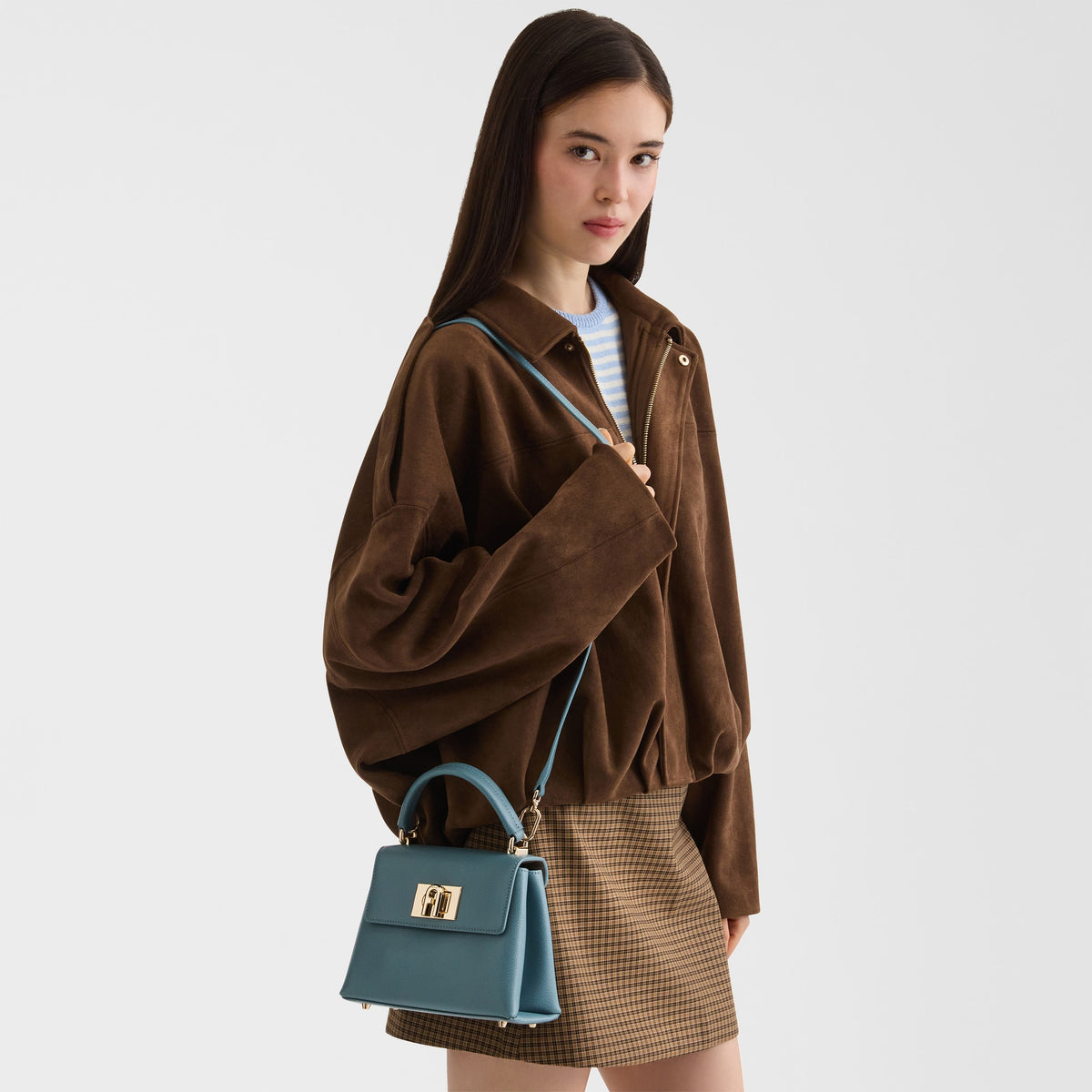 Women’s handbag Furla 1927 Top Handle Mini
SKU: WB00109_ARE000_1007_4896S Cloud Blue lifestyle view