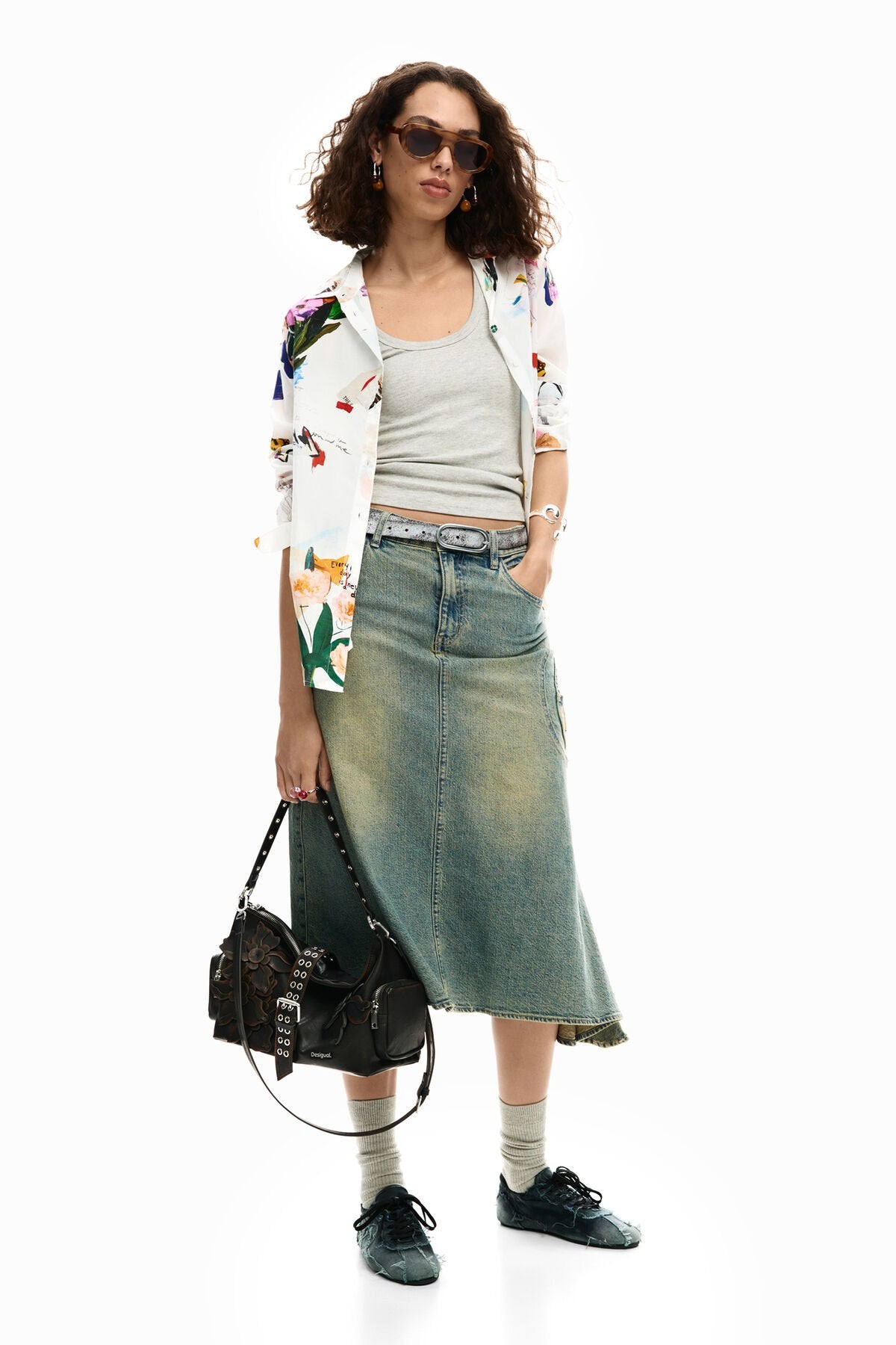 Дамска чанта Women’s handbag with flower appliqués Desigual 26SAXP98 6009 Dark Brown lifestyle view 2