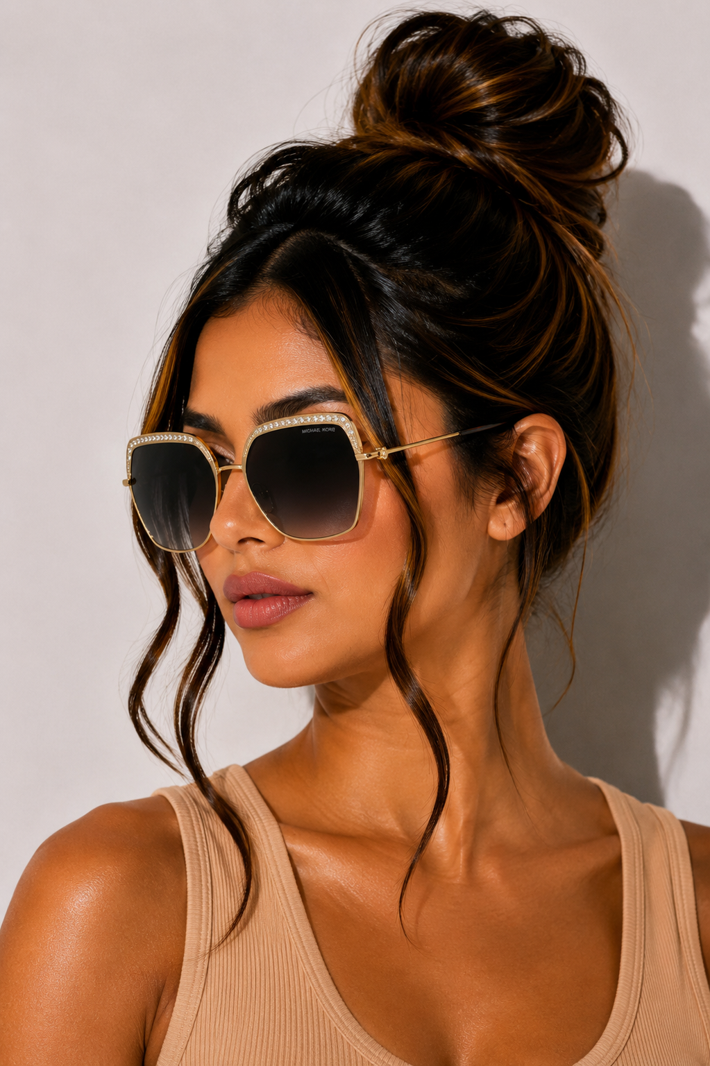 Дамски слънчеви очила Women’s metal sunglasses MICHAEL KORS MK1141-10188G Gold lifestyle view
