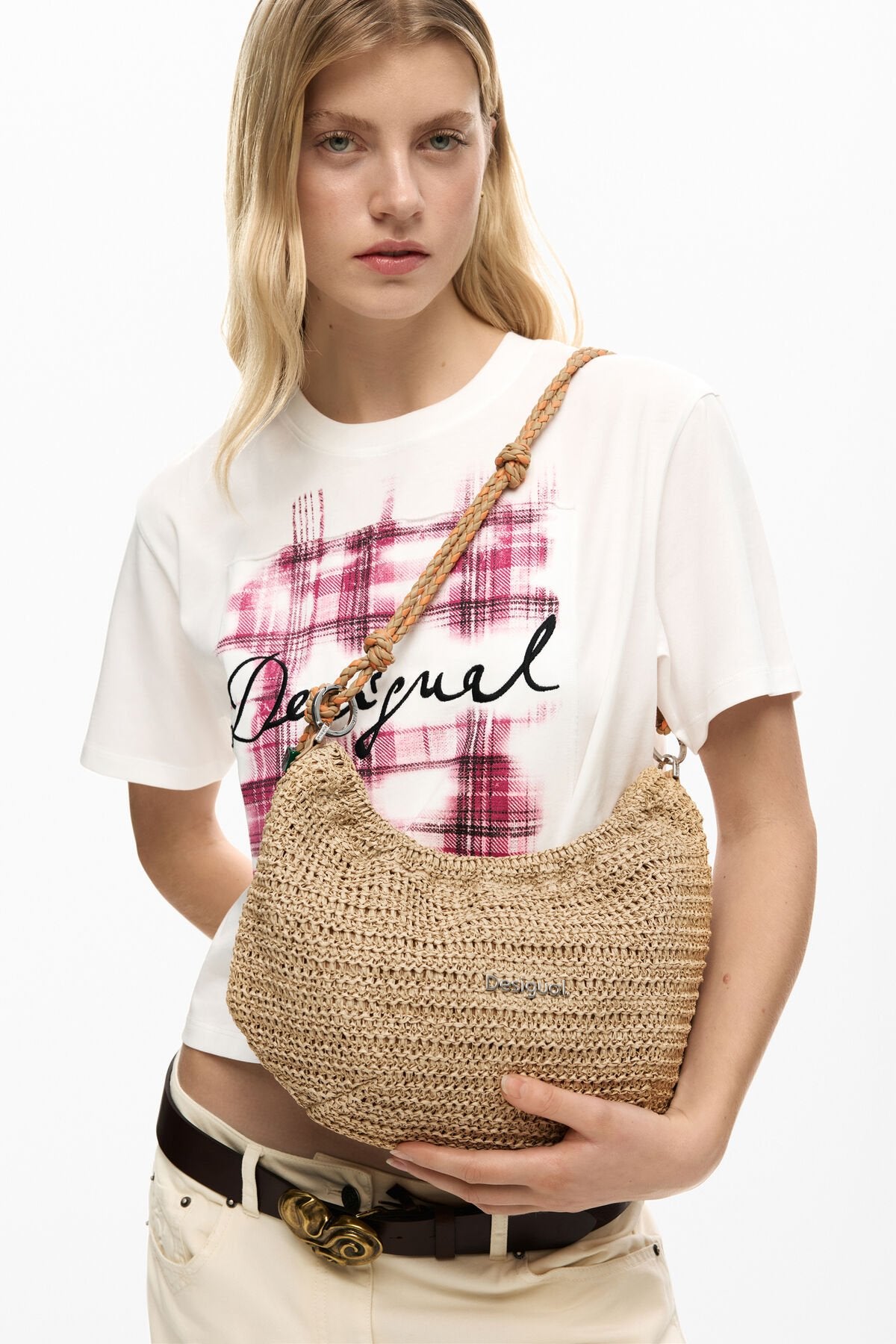 Дамска чанта Women’s raffia handbag Desigual
26SAXO01 1014 lifestyle view