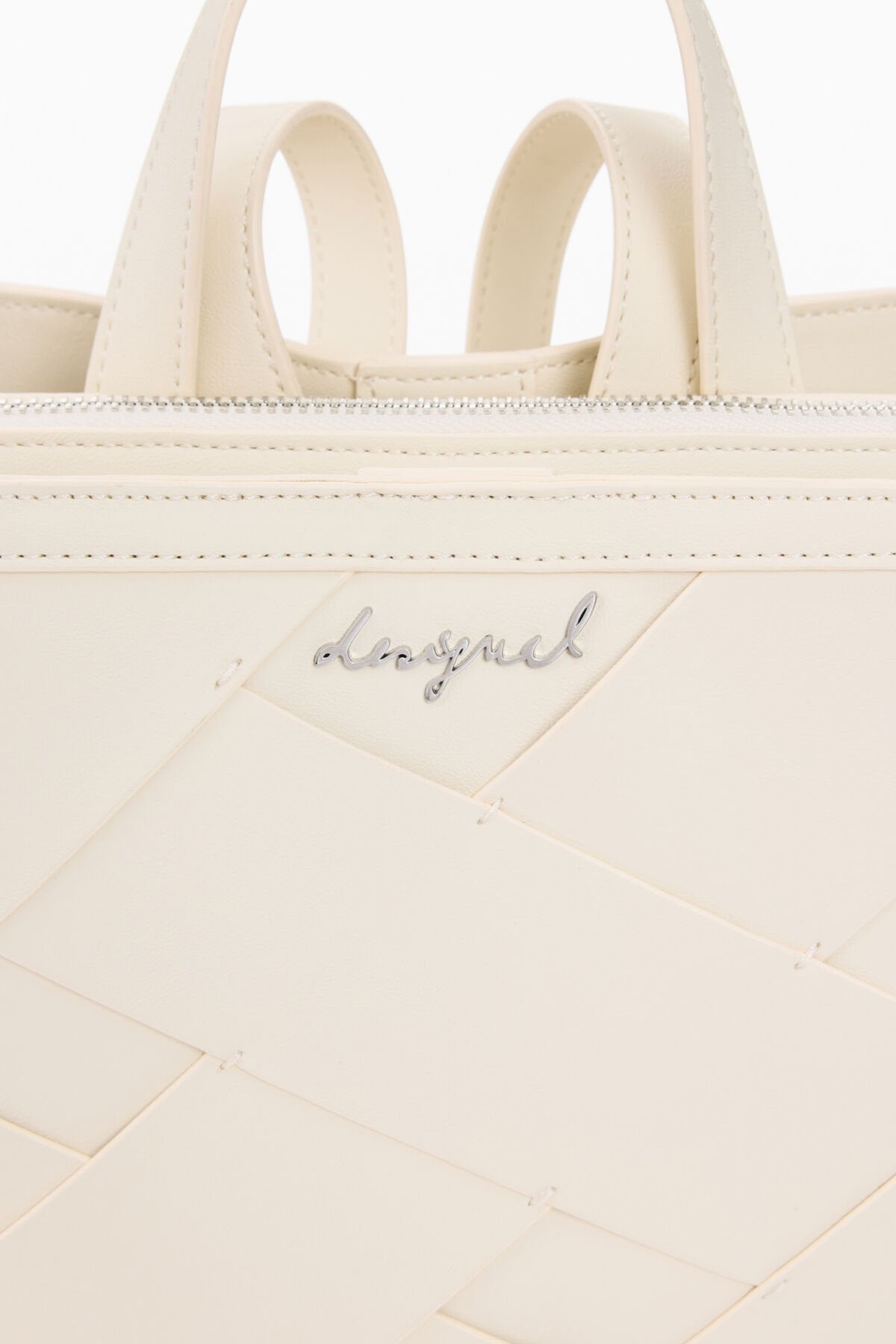 Дамска раница Women’s rucksack Desigual
26SAKP29 6006 White detail view