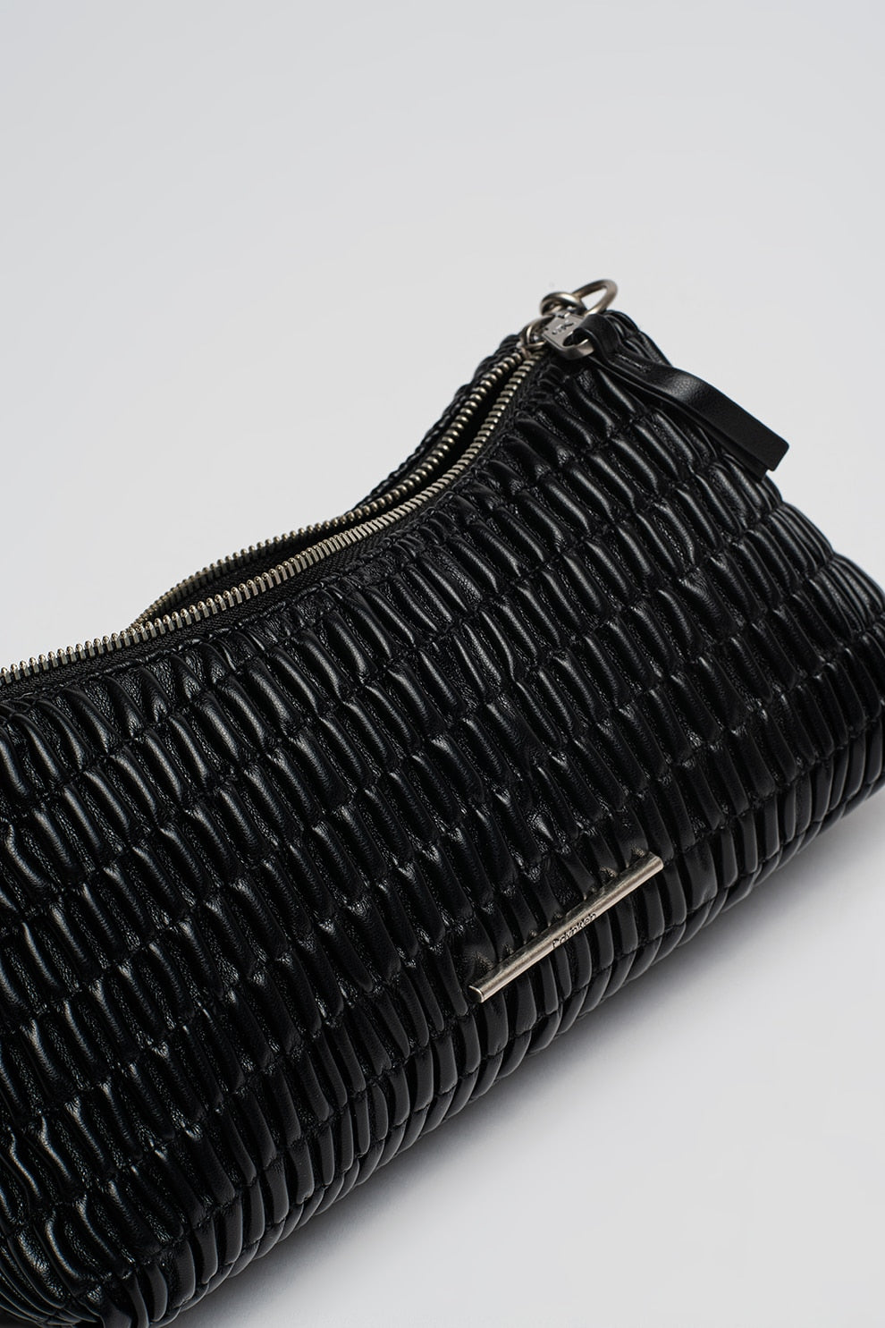 Дамска чанта за рамо Women’s shoulder bag Calvin Klein LV04K3088G UB1 detail view