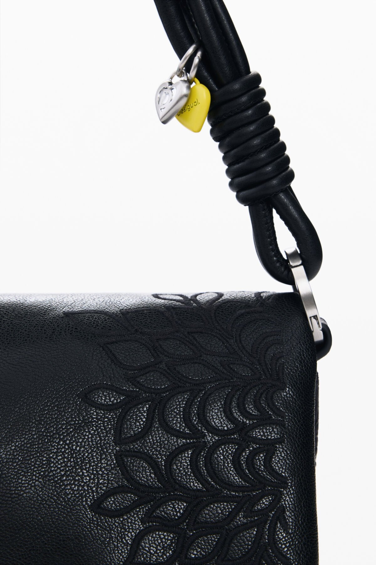 Дамска чанта Women’s shoulder bag Desigual
26SAXPAX 2000 Black detail view