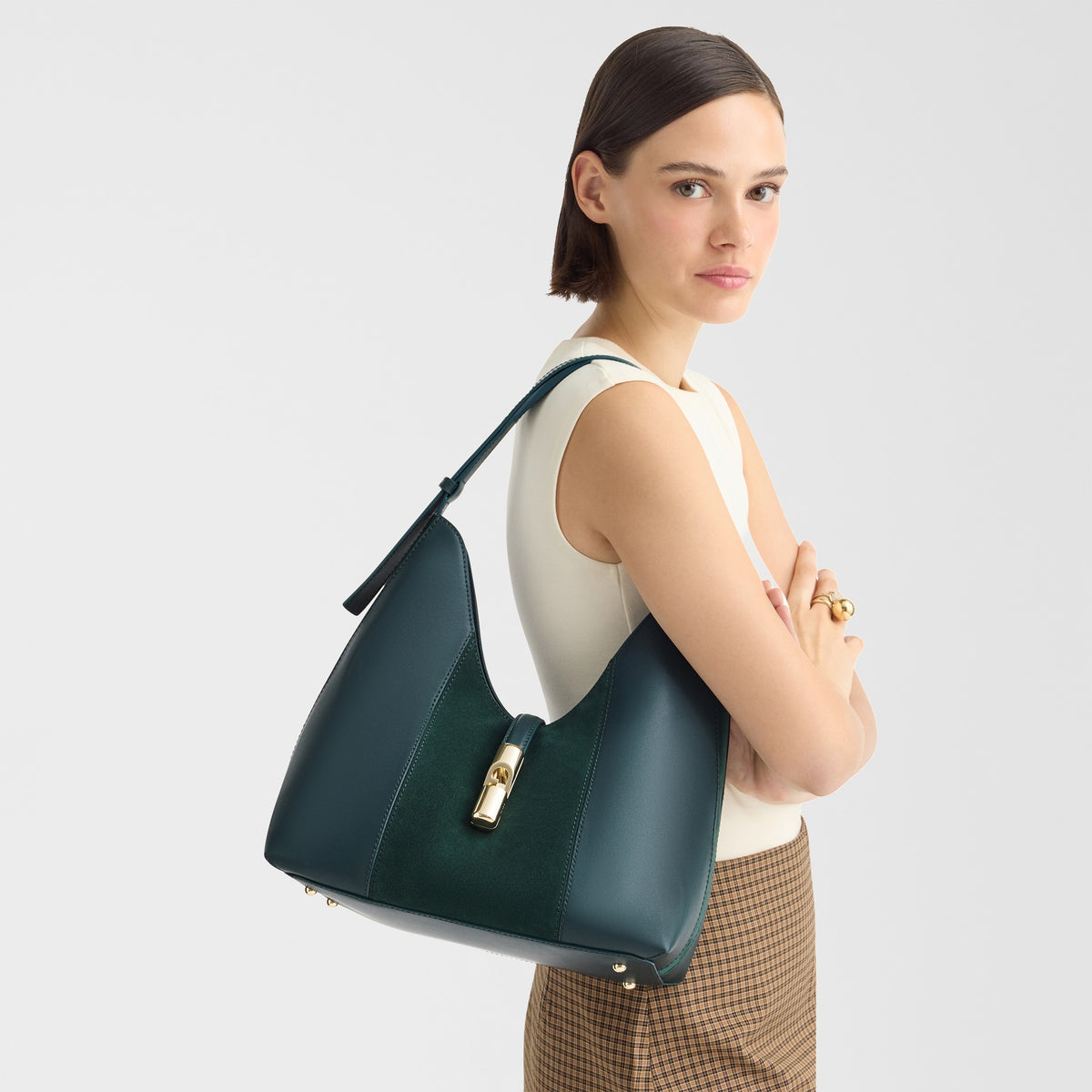 Women’s shoulder bag Furla Goccia M
SKU: WB01499_BX3158_1007_5137S Toni Dark Forest lifestyle view