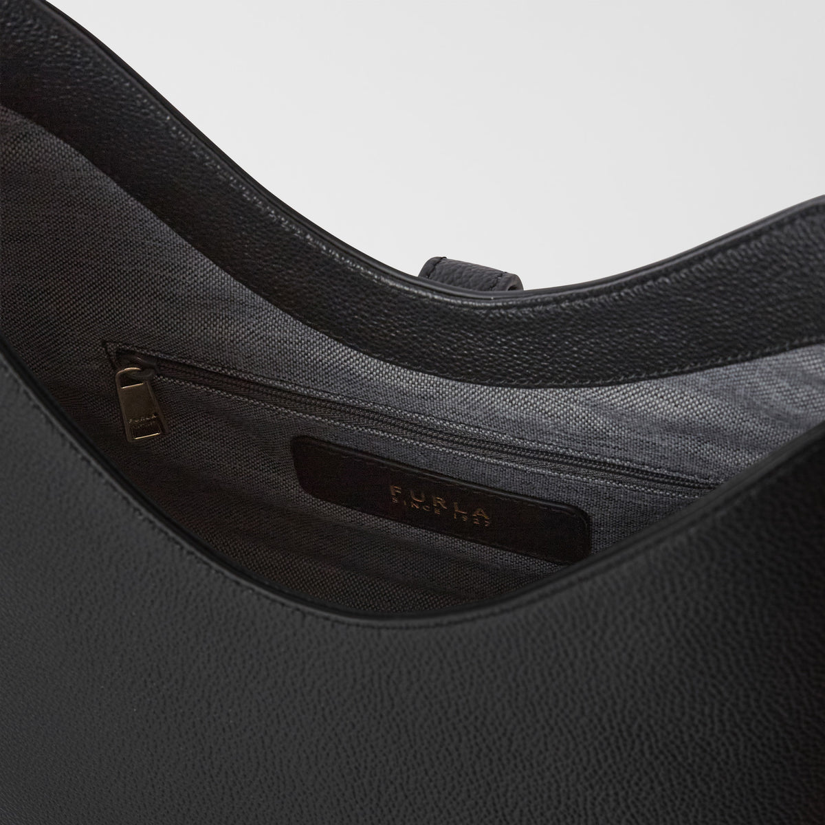 Women’s shoulder bag Furla Goccia S
WB01979_BX3353_1007_O6000 Black inside view