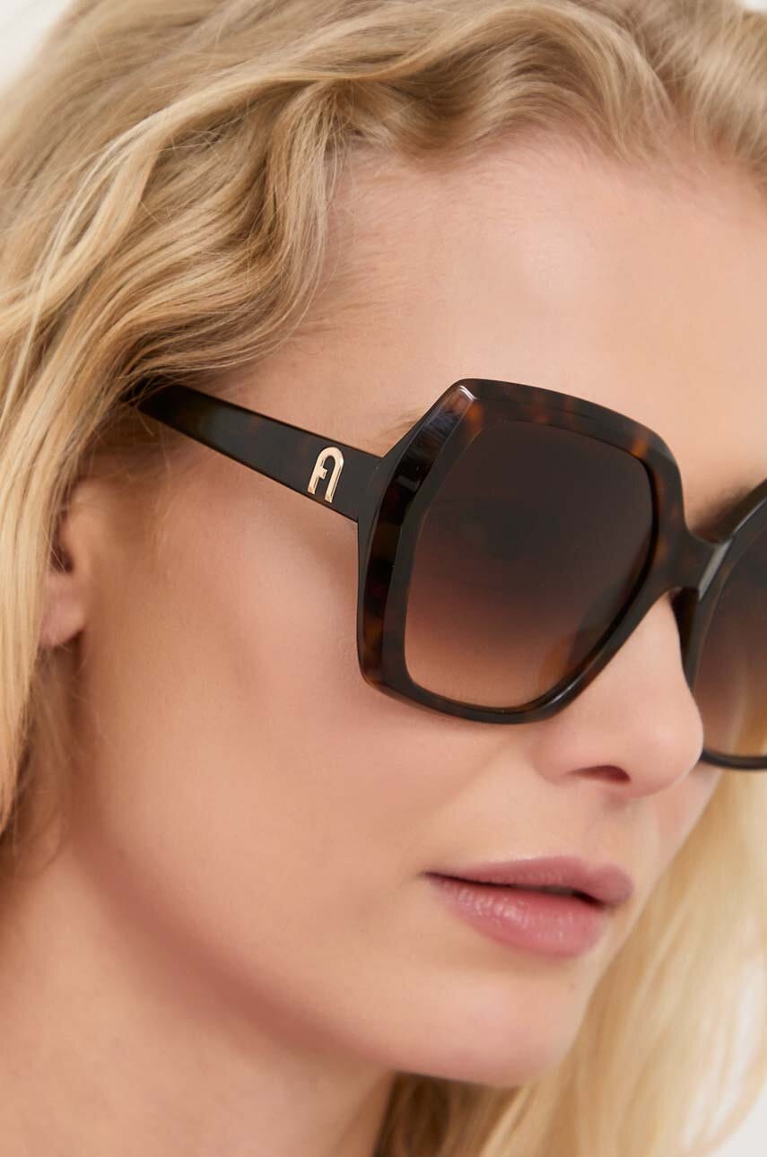 Дамски слънчеви очила Women’s sunglasses Furla SFU620 560706 lifestyle view