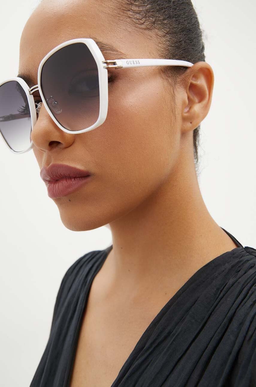 Дамски слънчеви очила Women’s sunglasses GUESS GF0407 21B White lifestyle view 2