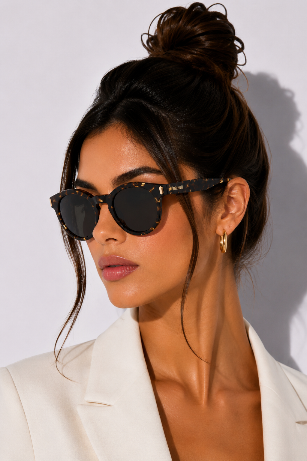 Дамски слънчеви очила Women’s sunglasses Just Cavalli SJC025 0780 Dark Havana Tortoise lifestyle view