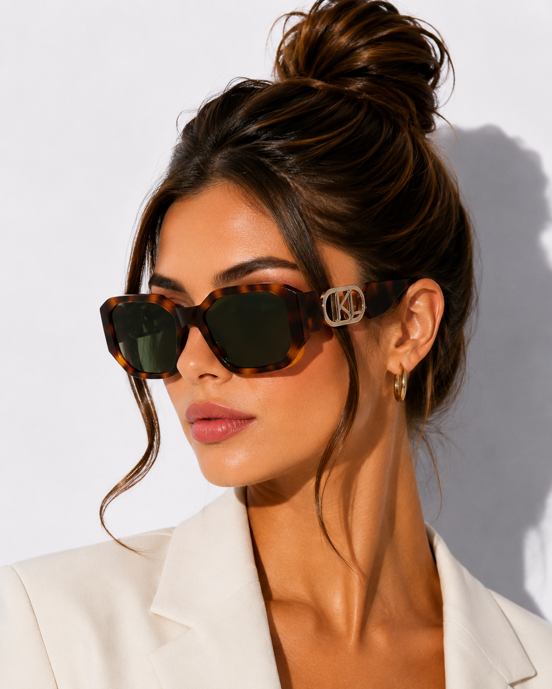 Дамски слънчеви очила Women’s sunglasses KARL LAGERFELD KL6085S240 Brown lifestyle view