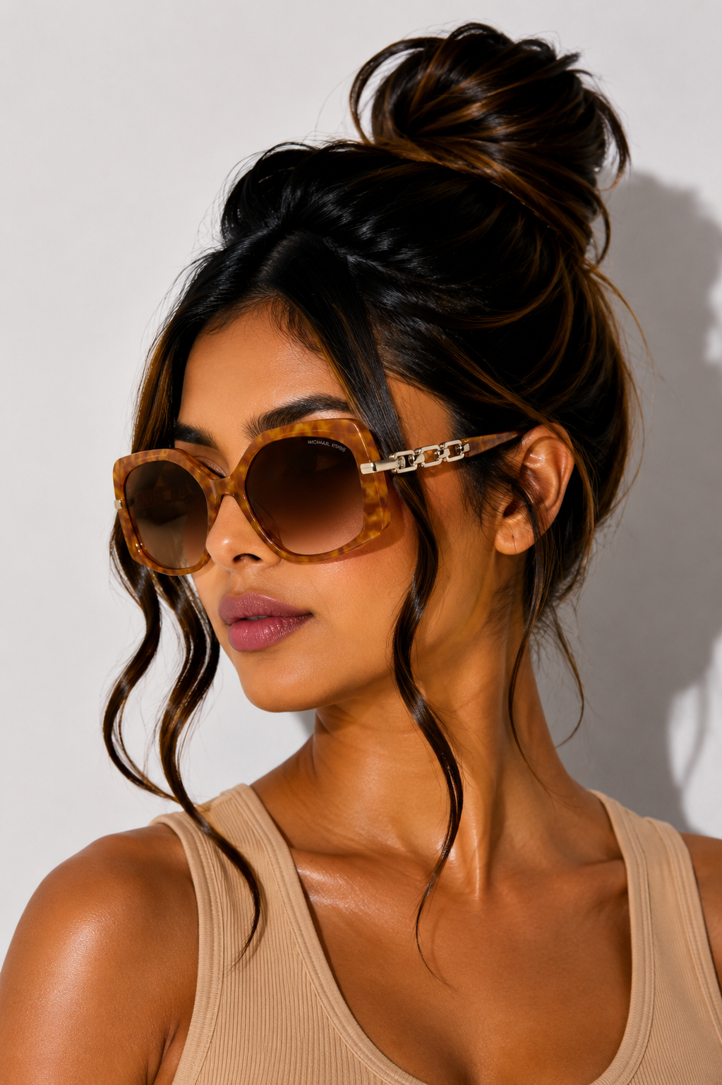 Дамски слънчеви очила Women’s sunglasses MICHAEL KORS MK217739153B5 Brown lifestyle view
