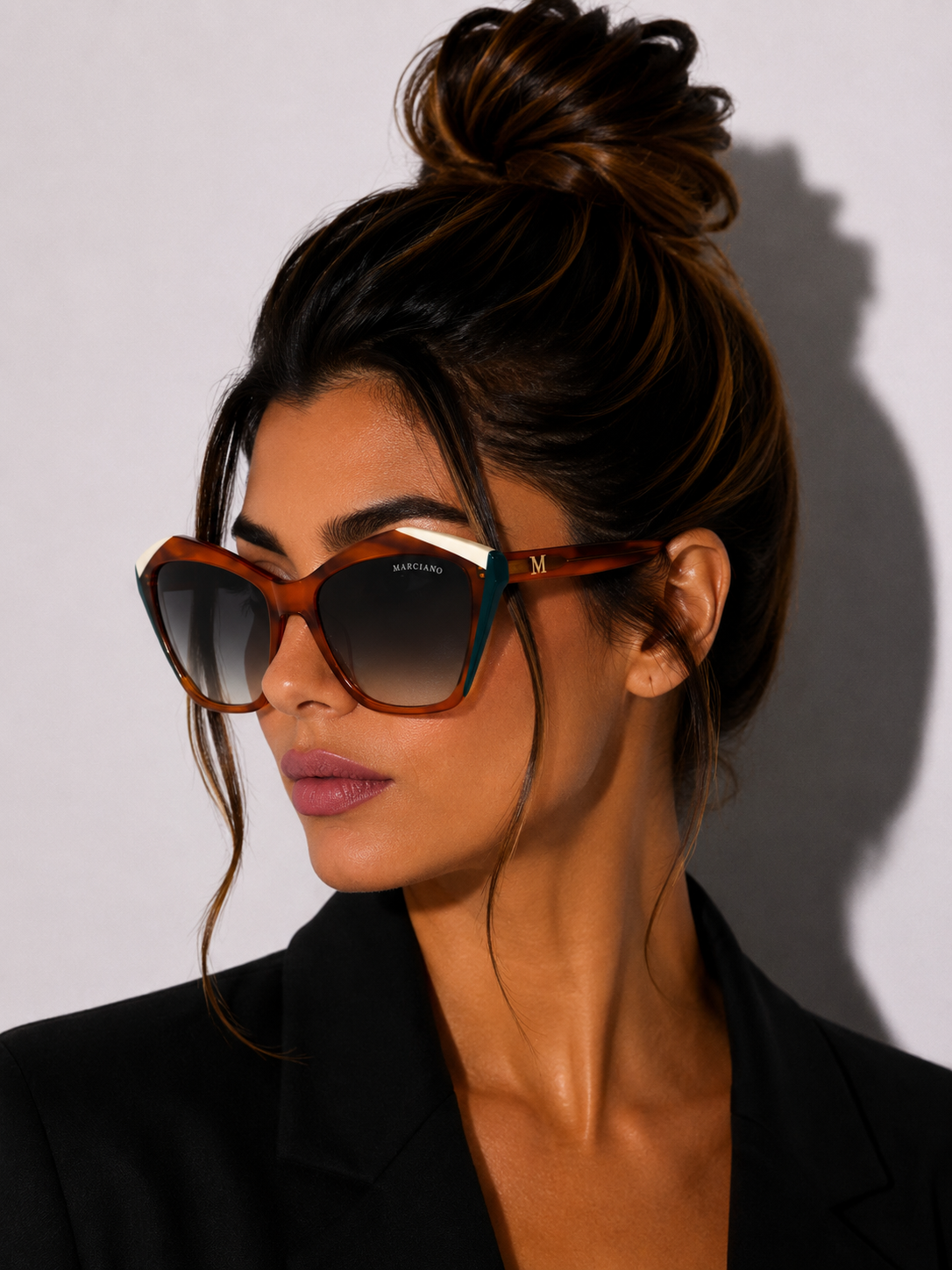 Дамски слънчеви очила Women’s sunglasses Marciano by Guess GM0832 56B Copper lifestyle view