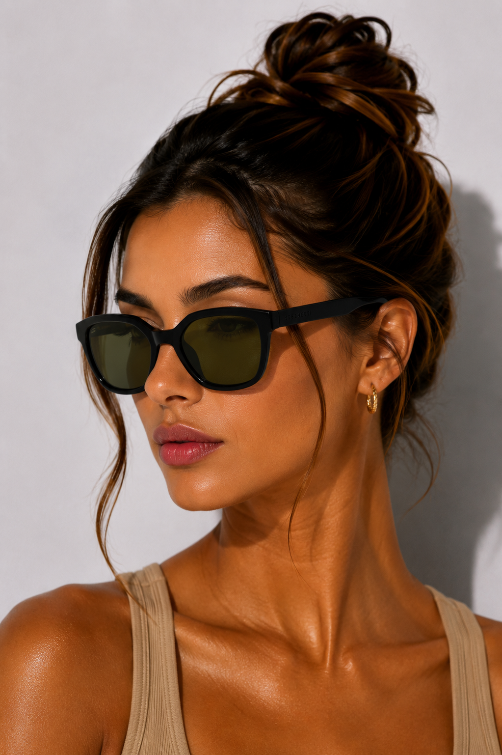 Дамски слънчеви очила Women’s sunglasses Serengeti SS536002 Black lifestyle view