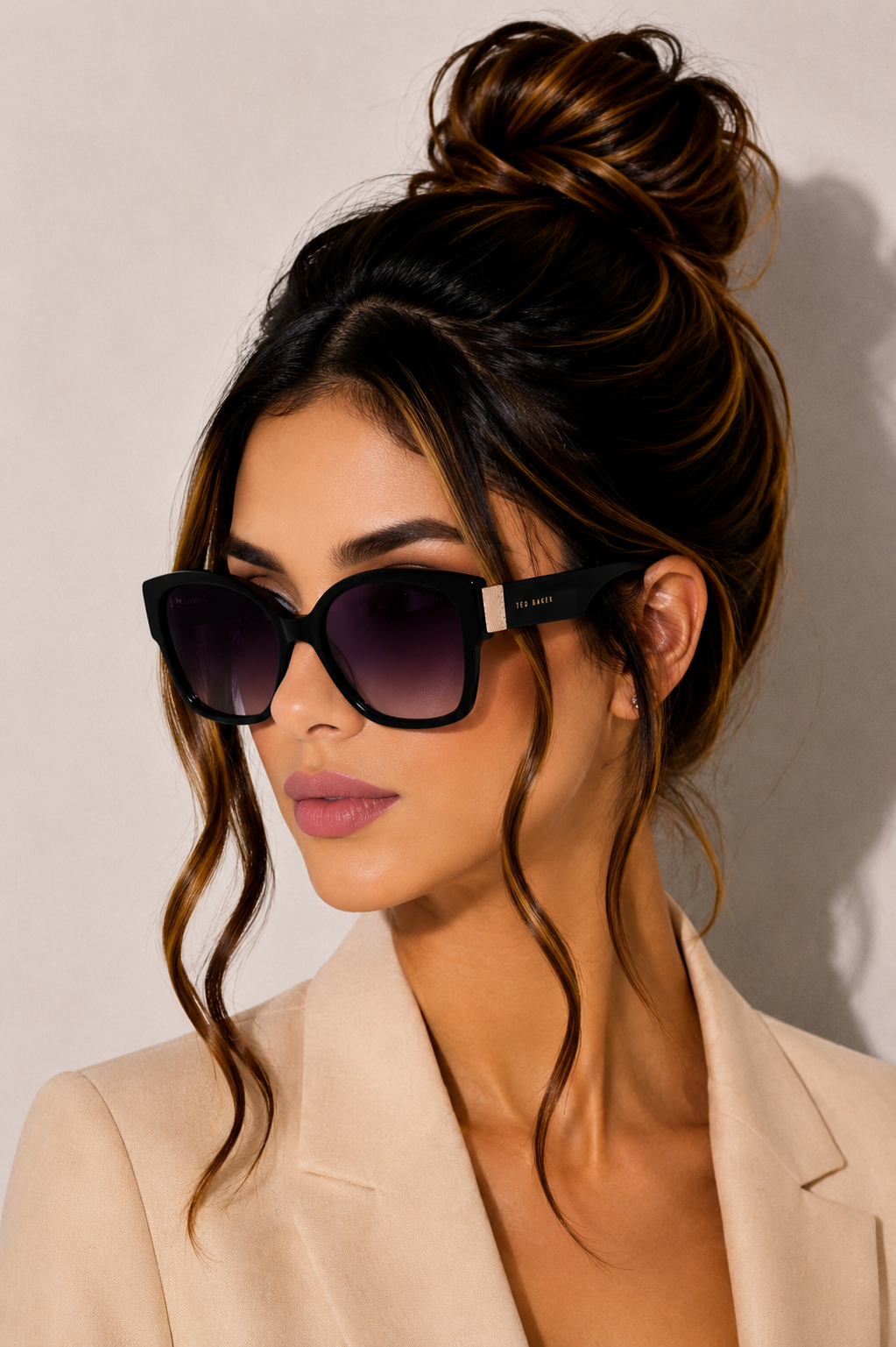 Дамски слънчеви очила Women’s sunglasses Ted Baker TB1767 001 Black lifestyle view