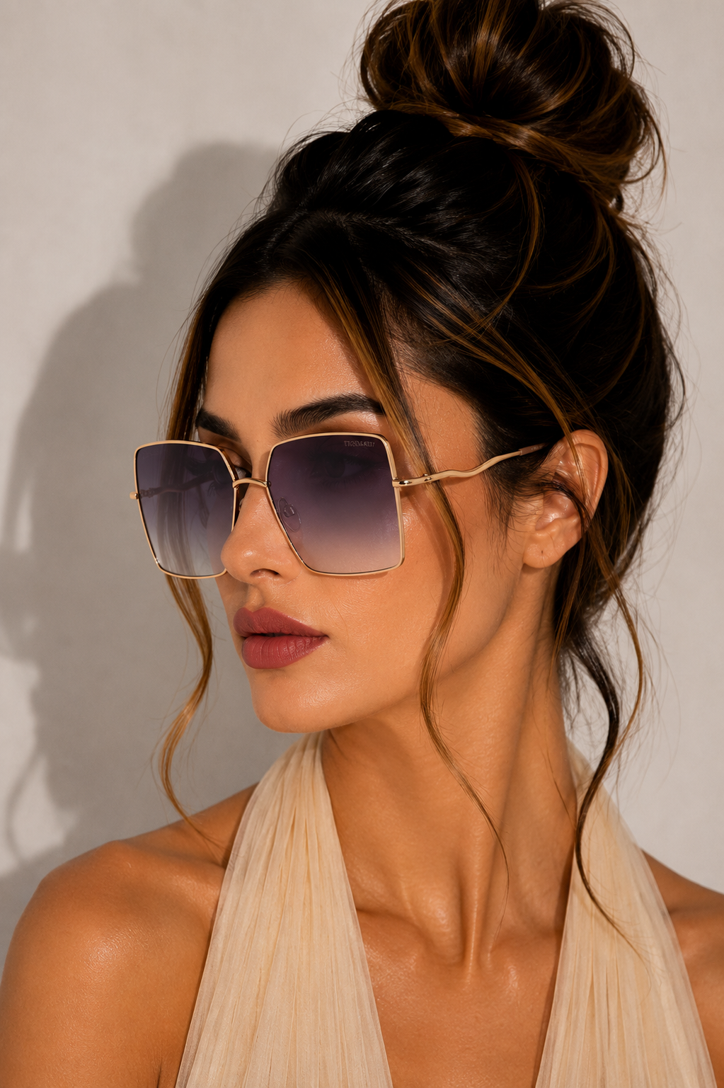Дамски слънчеви очила Women’s sunglasses Trussardi TSW3010 04B Golden lifestyle view