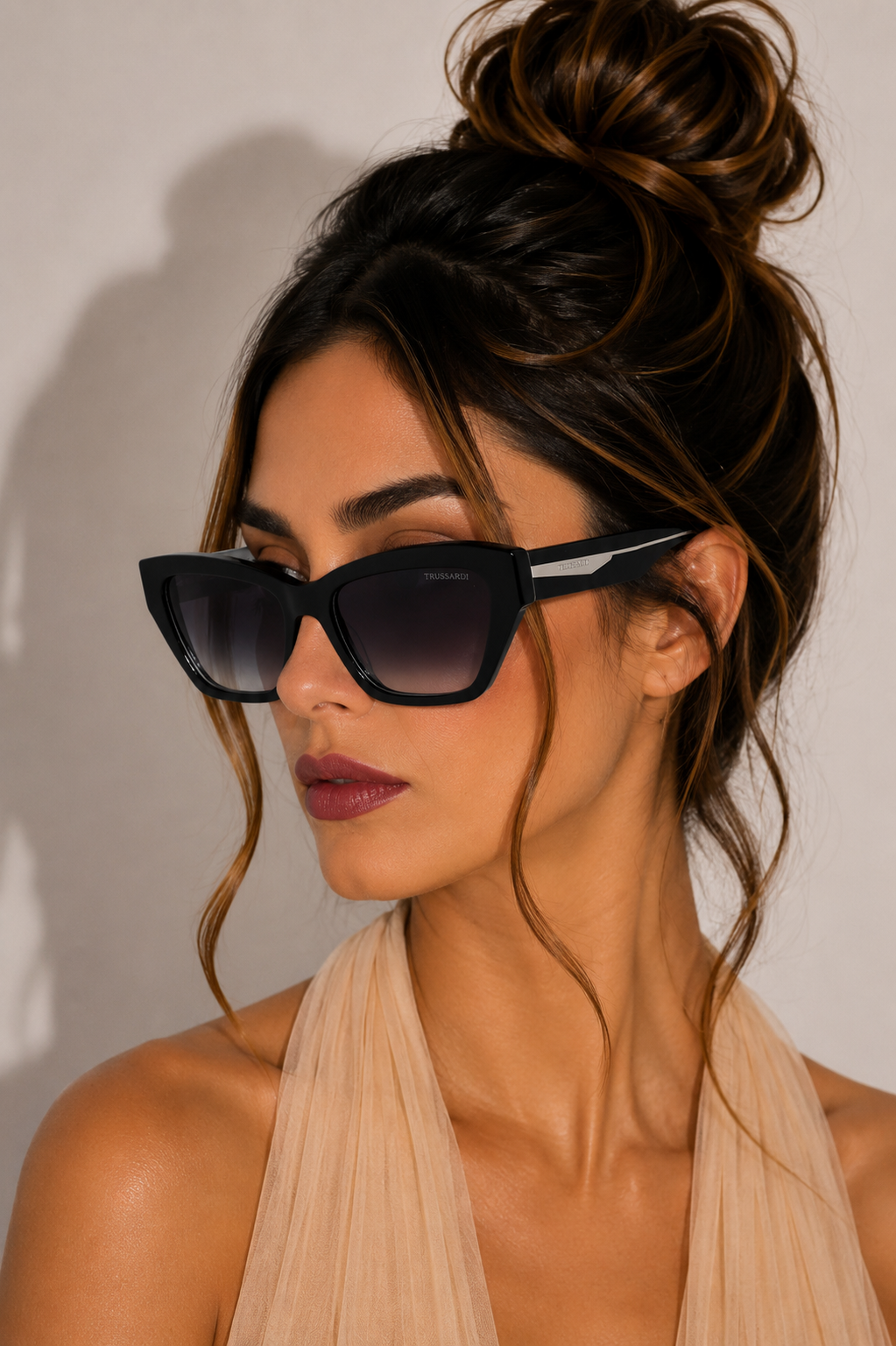 Дамски слънчеви очила Women’s sunglasses Trussardi TSW9030 A01 Black lifestyle view