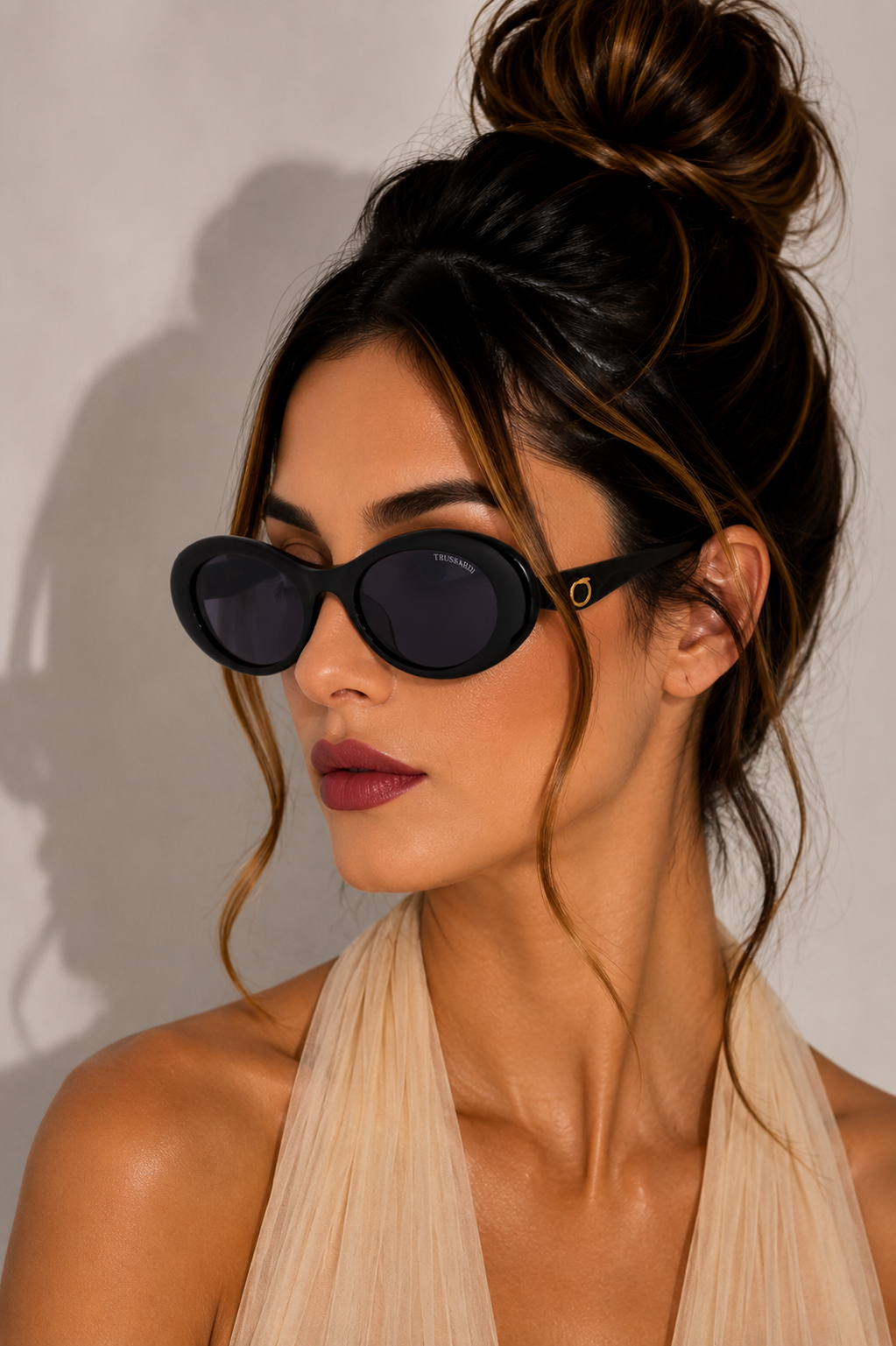 Дамски слънчеви очила Women’s sunglasses Trussardi TSW9094 A01 Black lifestyle view