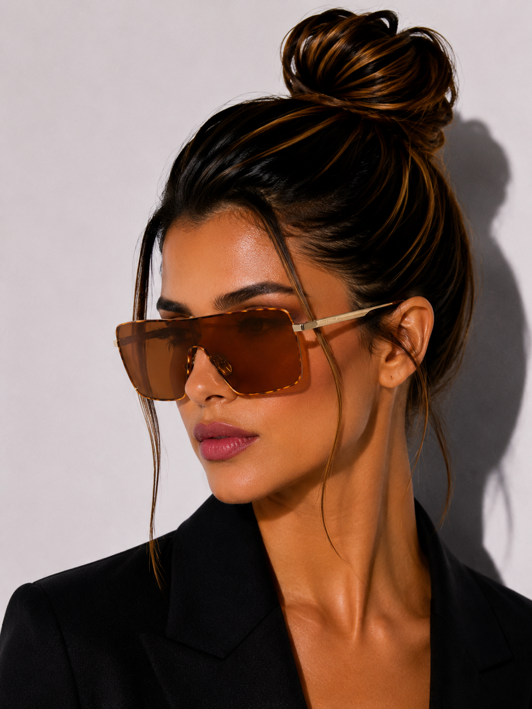 Дамски слънчеви очила Women’s sunglasses VICTORIA BECKHAM VB238S 723 Golden lifestyle view