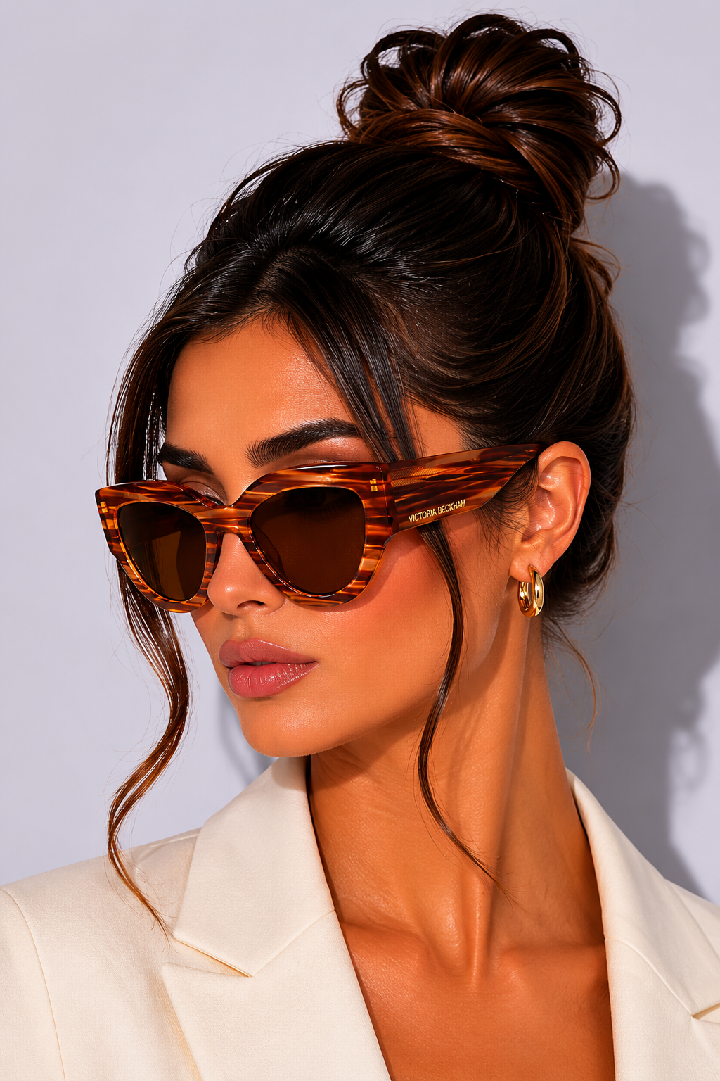 Дамски слънчеви очила Women’s sunglasses VICTORIA BECKHAM VB628S 230 Striped Brown Havana lifestyle view