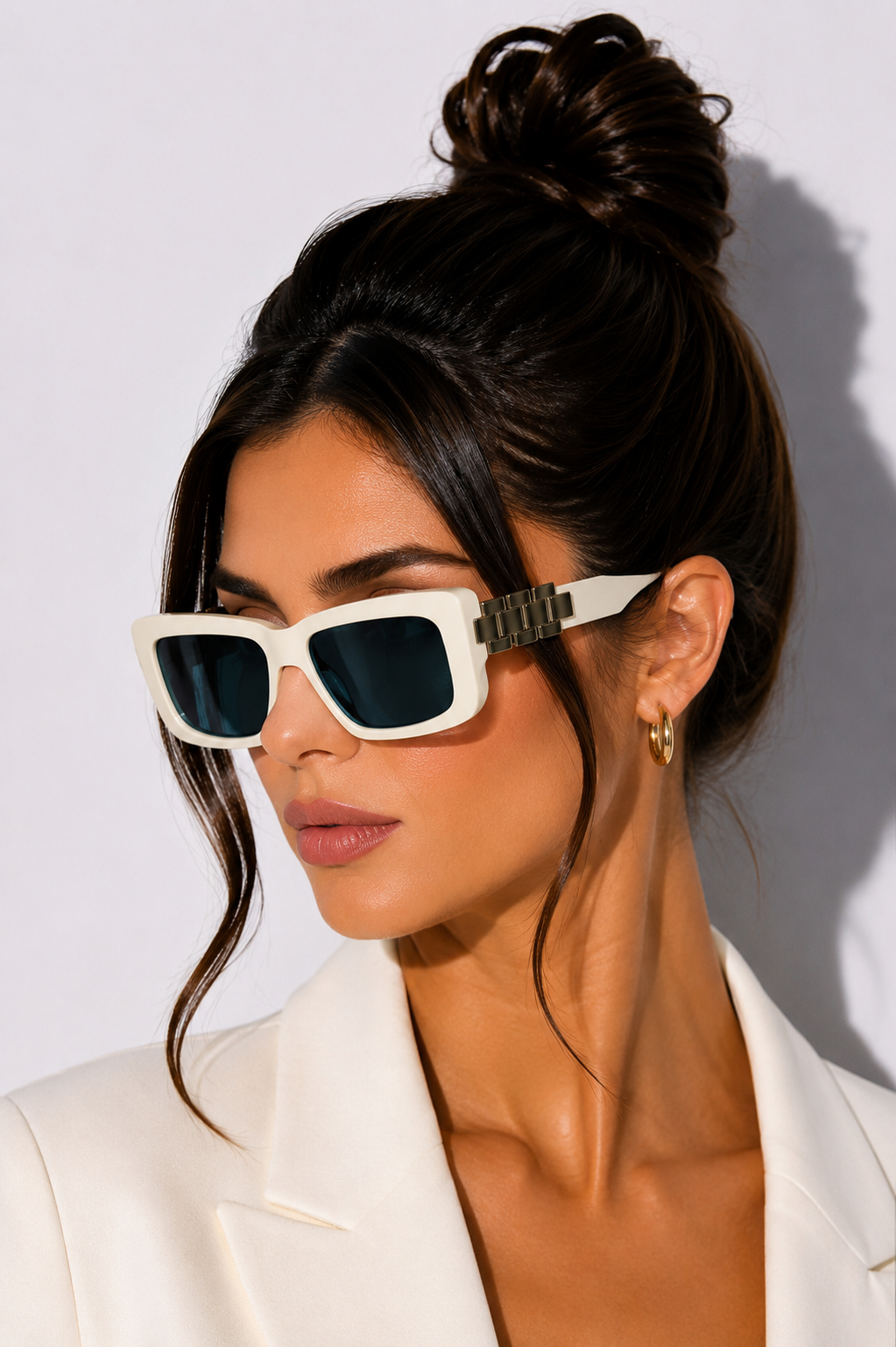 Дамски слънчеви очила Women's sunglasses VICTORIA BECKHAM VB669S 101 Ivory lifestyle view