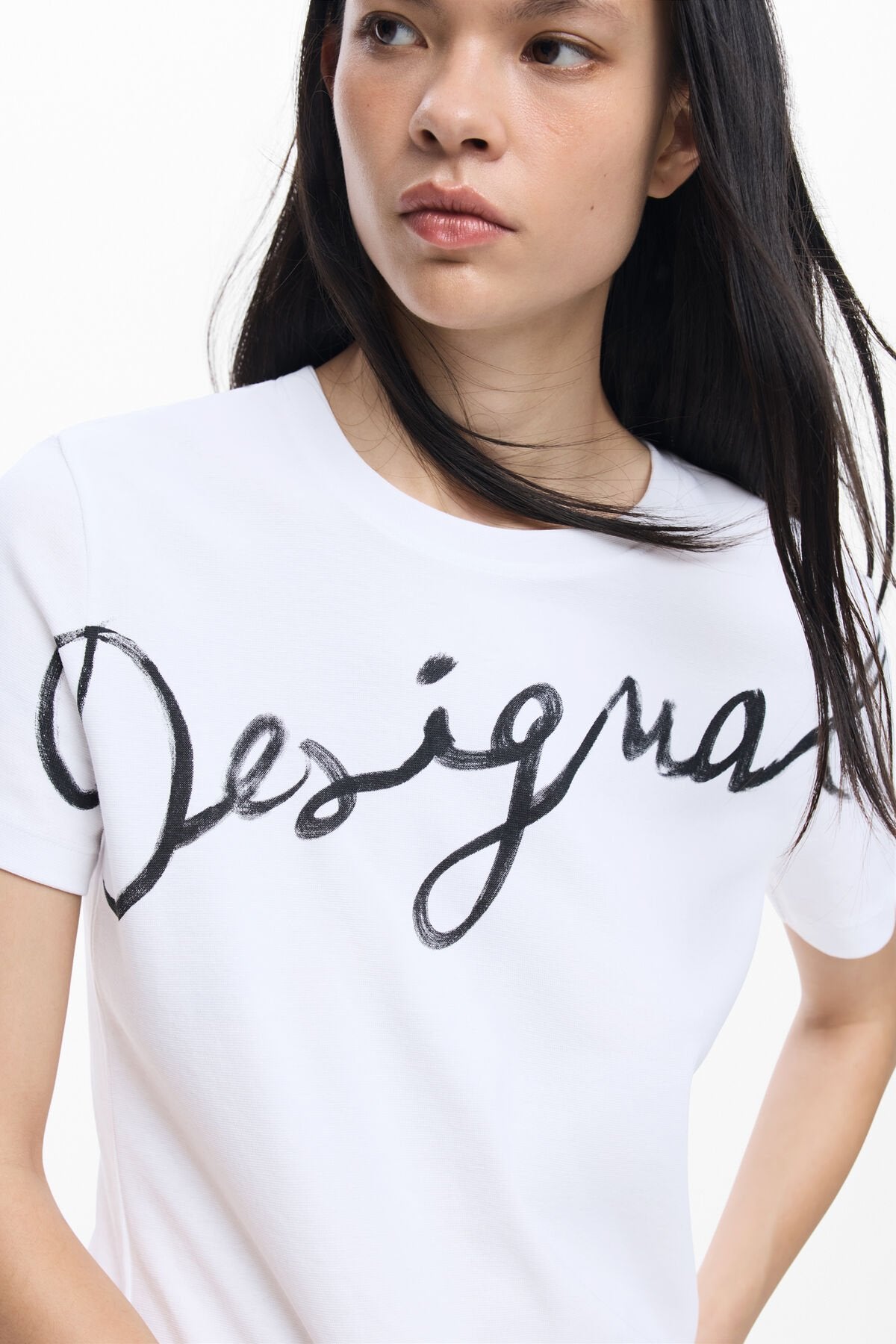 Дамска тениска Women’s t-shirt Desigual
26SWTK07 1000 White close up view