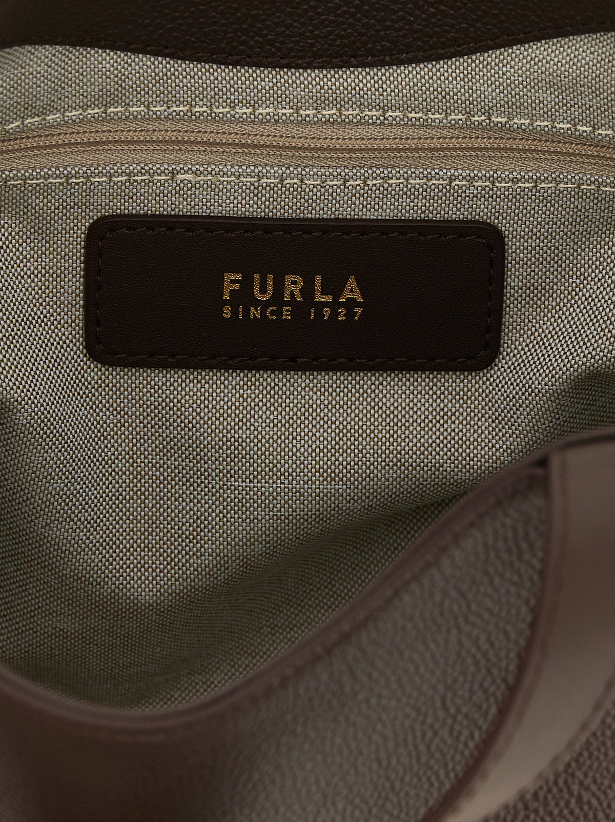 Women’s tote bag Furla Goccia L
WB01788_BX3353_1007_4488S Ciocciolato logo view