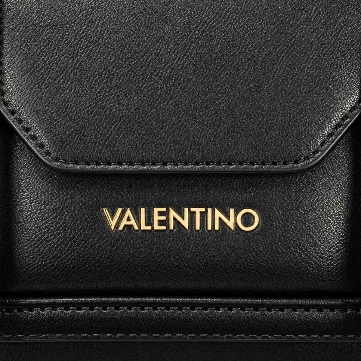 Women's handbag Mario Valentino Winnie Re VBS9E337 front detail view