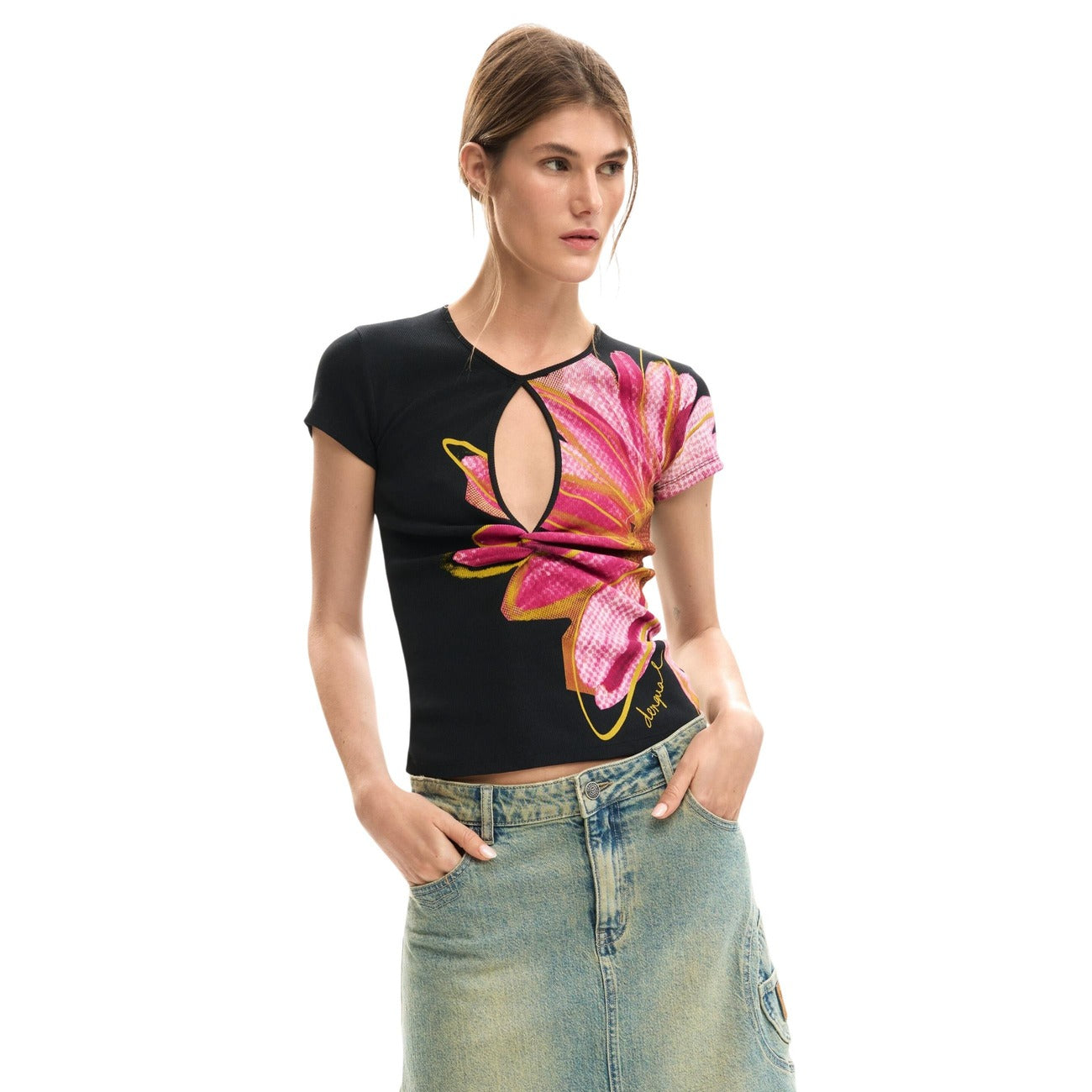 Дамска тениска Desigual Women T-shirt 26SWTK05 2000 Front View