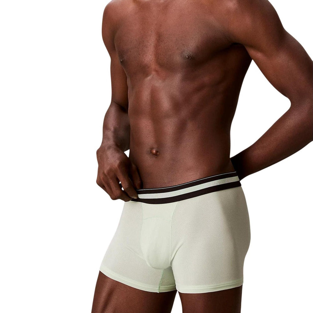 Мъжки боксерки Calvin Klein Men 3-Pack Boxers LV00NB4536 U2G Close-Up