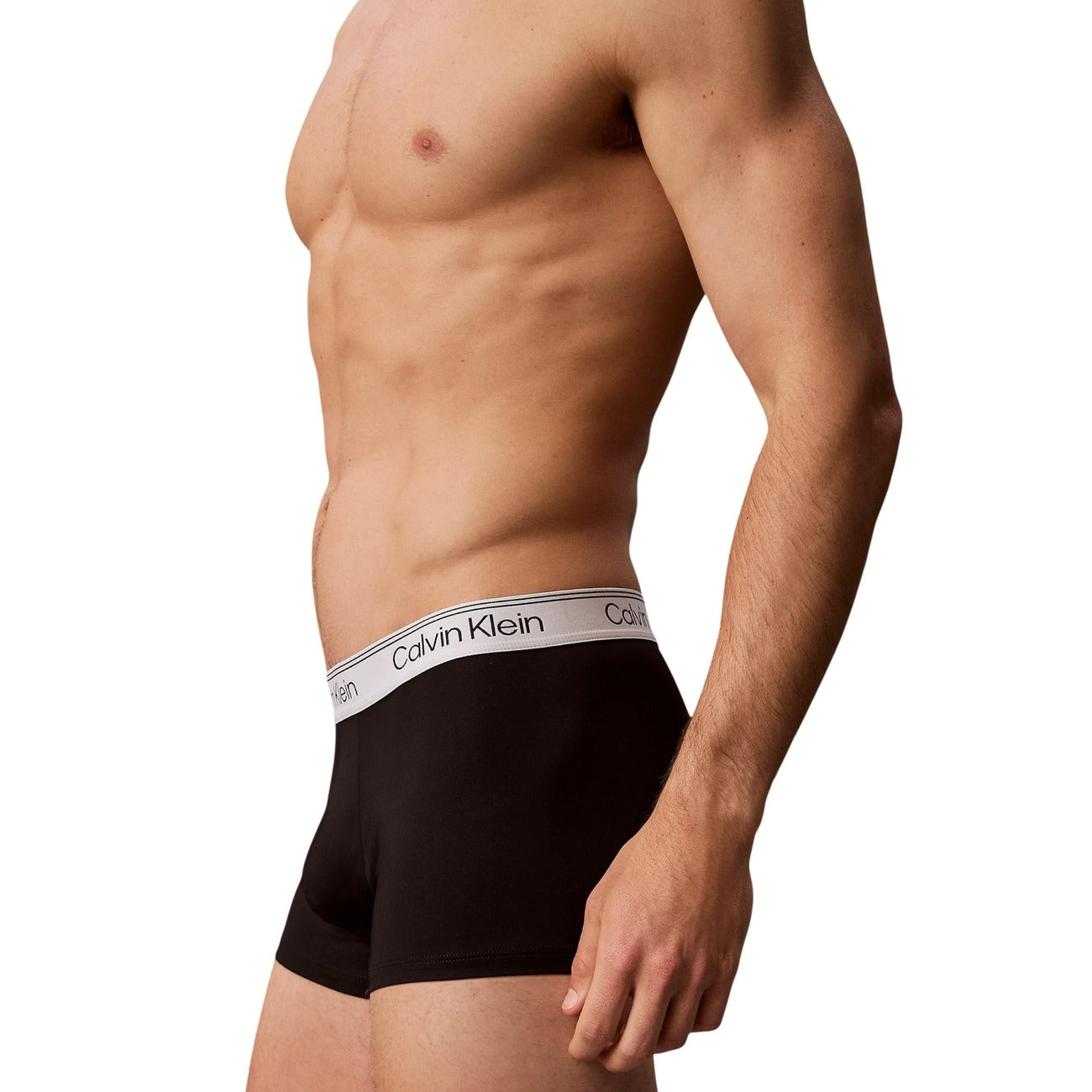 Мъжки боксерки Calvin Klein Men 5-pack Boxers LV00NB4412 3ZQ Model Side View